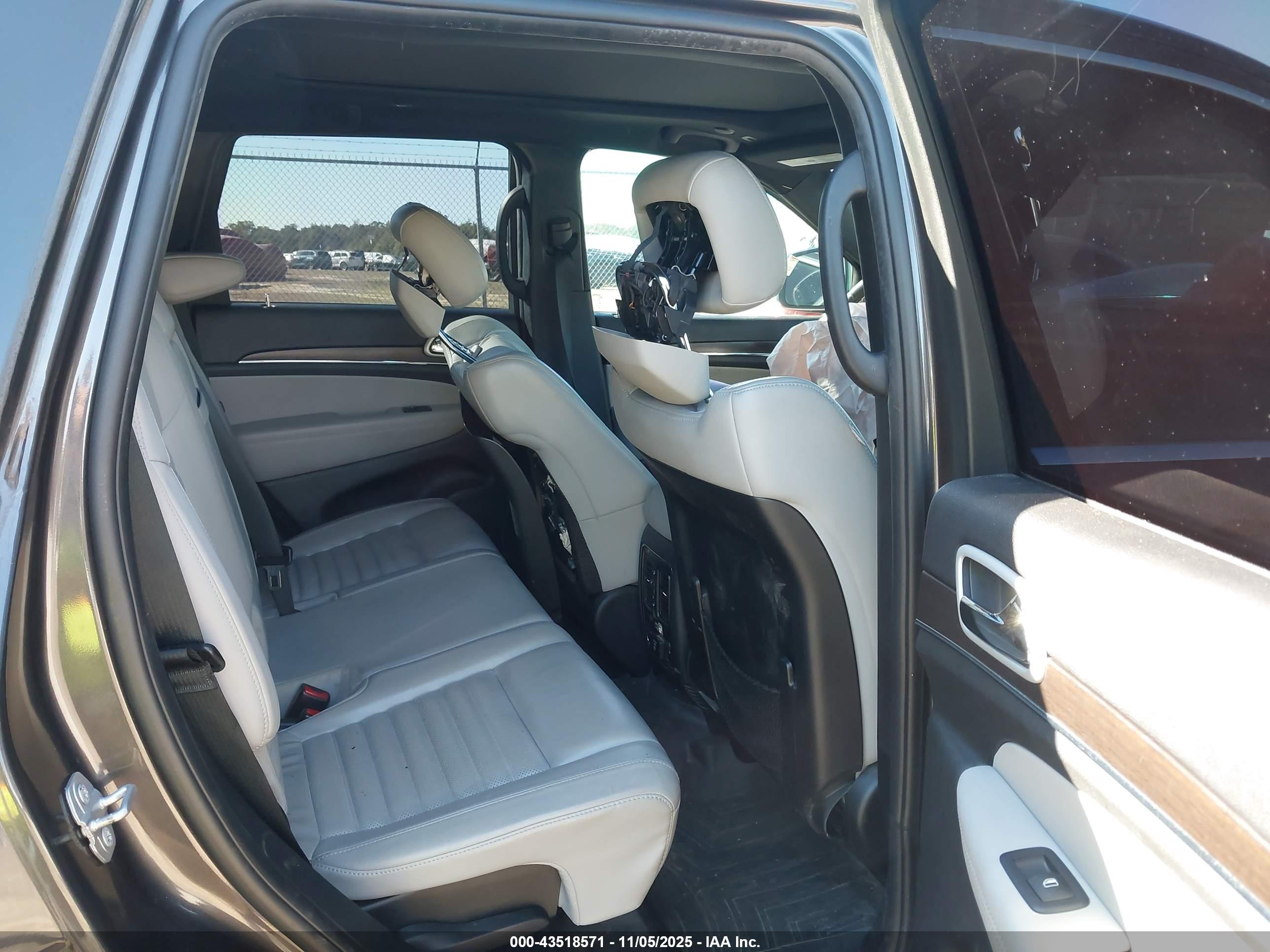 JEEP GRAND image 8