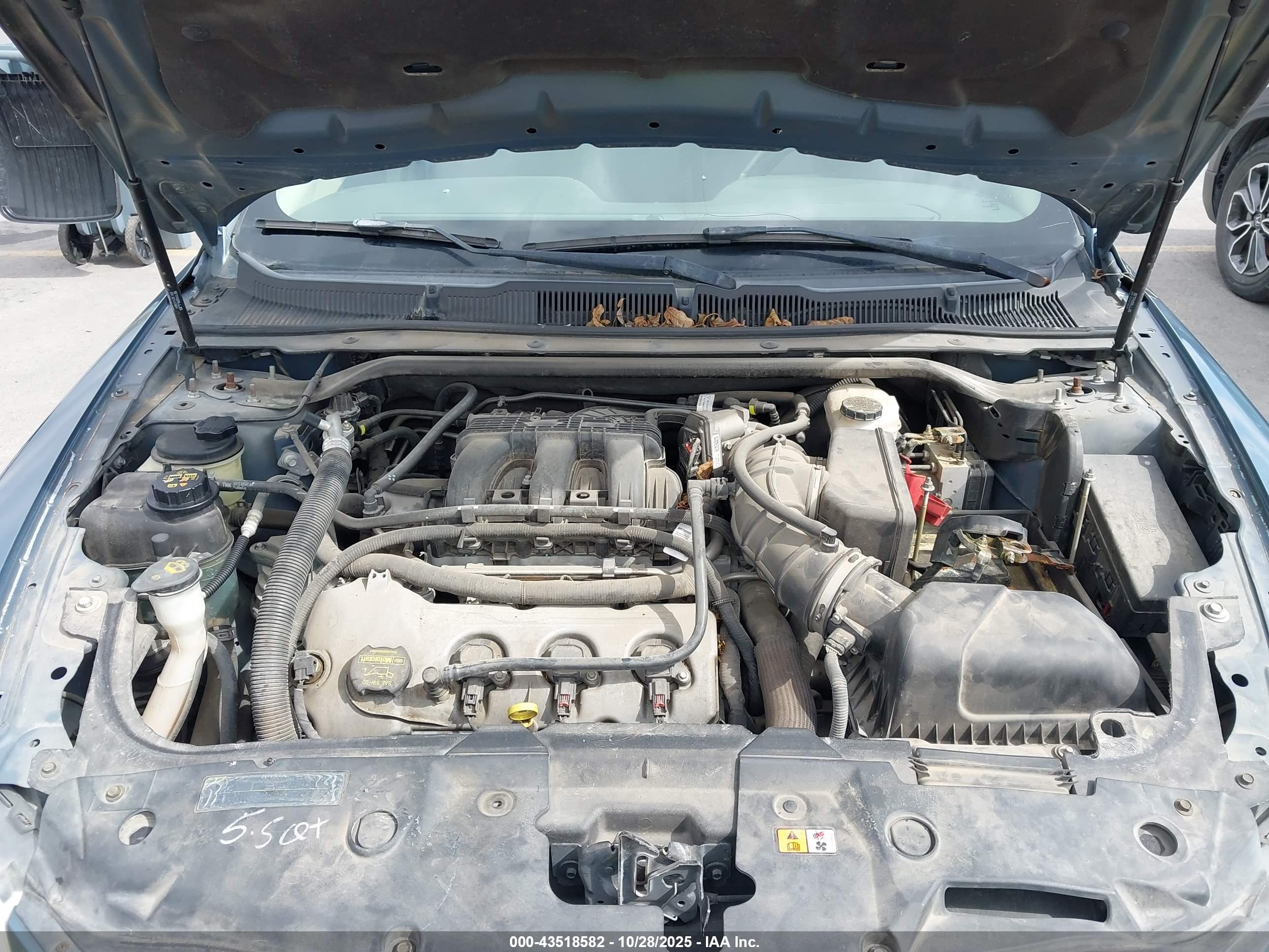FORD TAURUS image 10