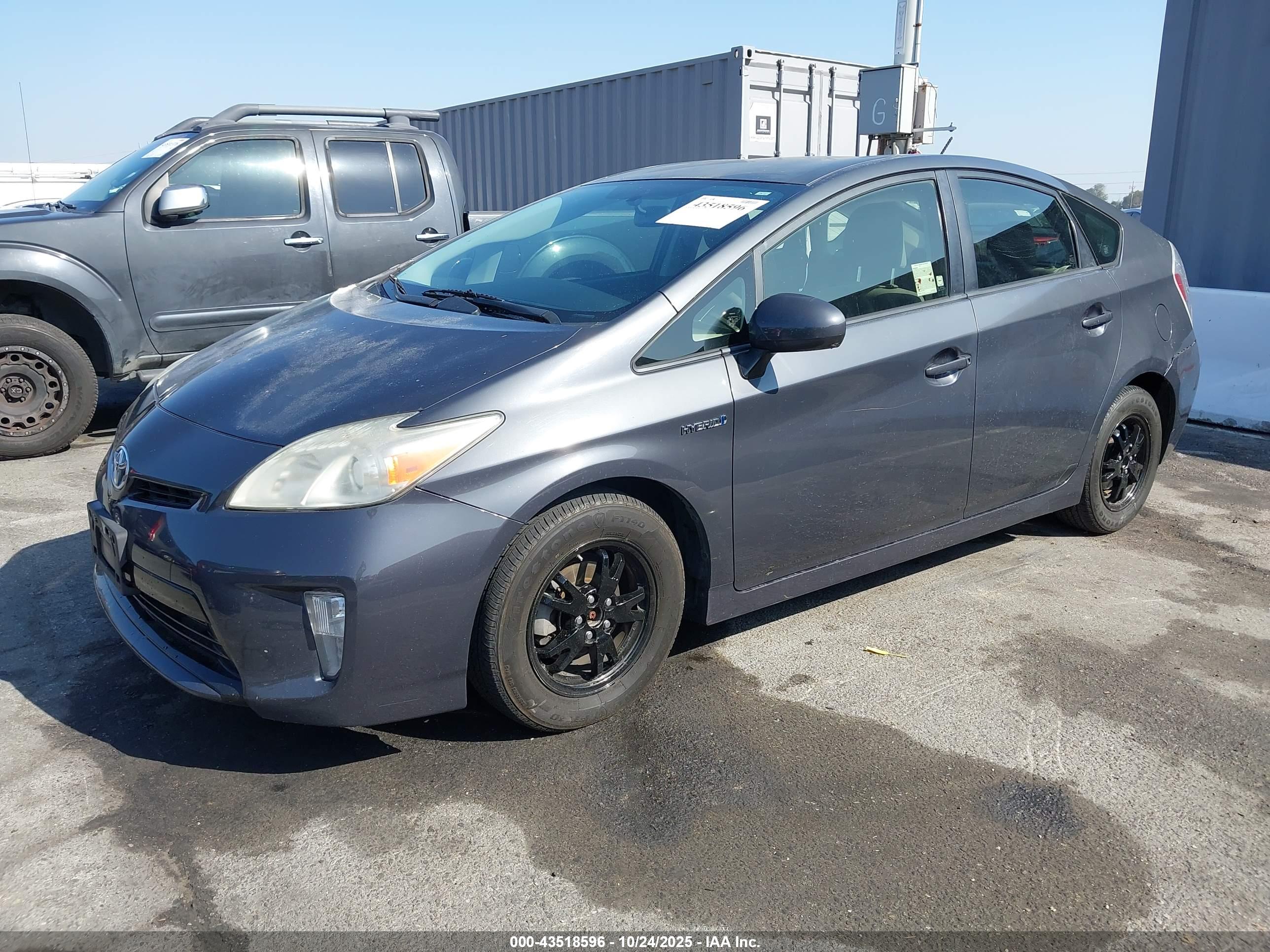 TOYOTA PRIUS image 2