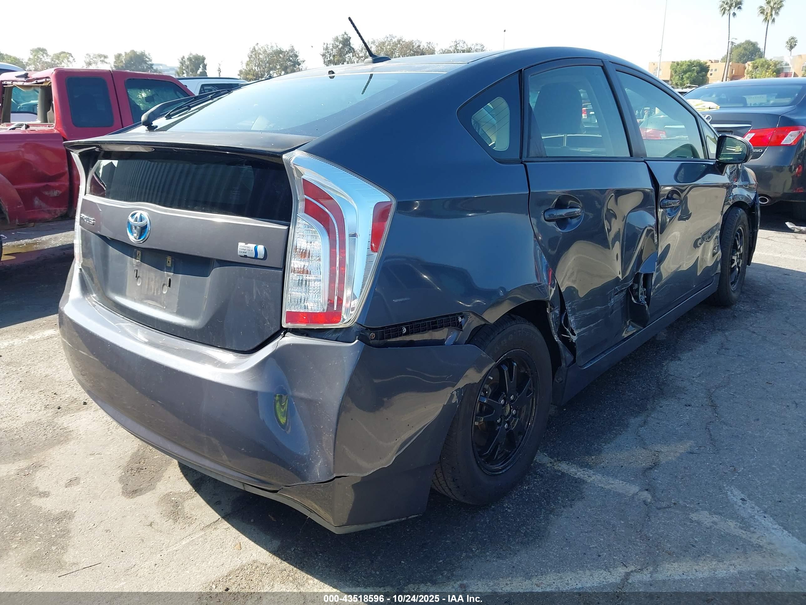 TOYOTA PRIUS image 4