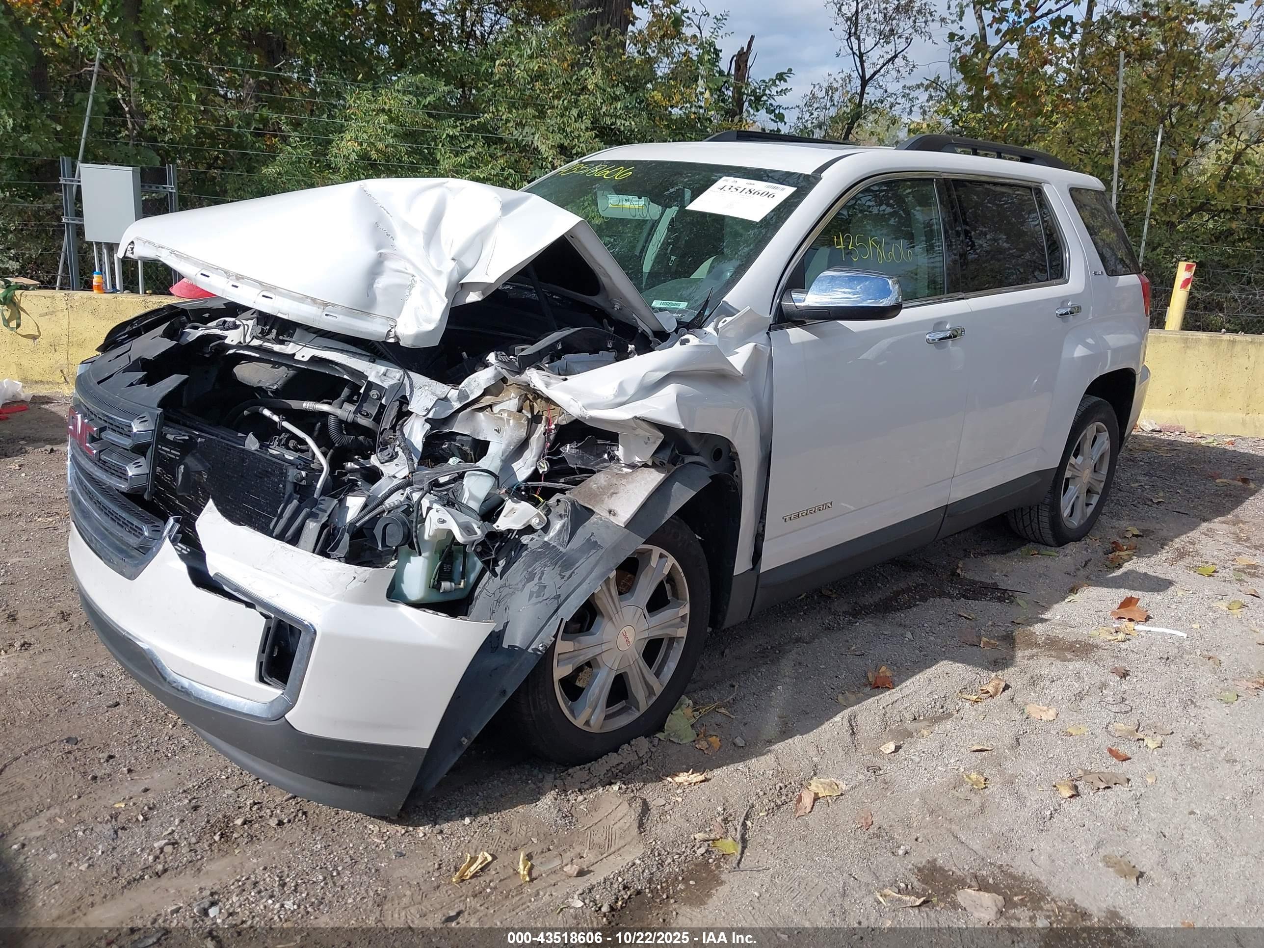 GMC TERRAIN image 2