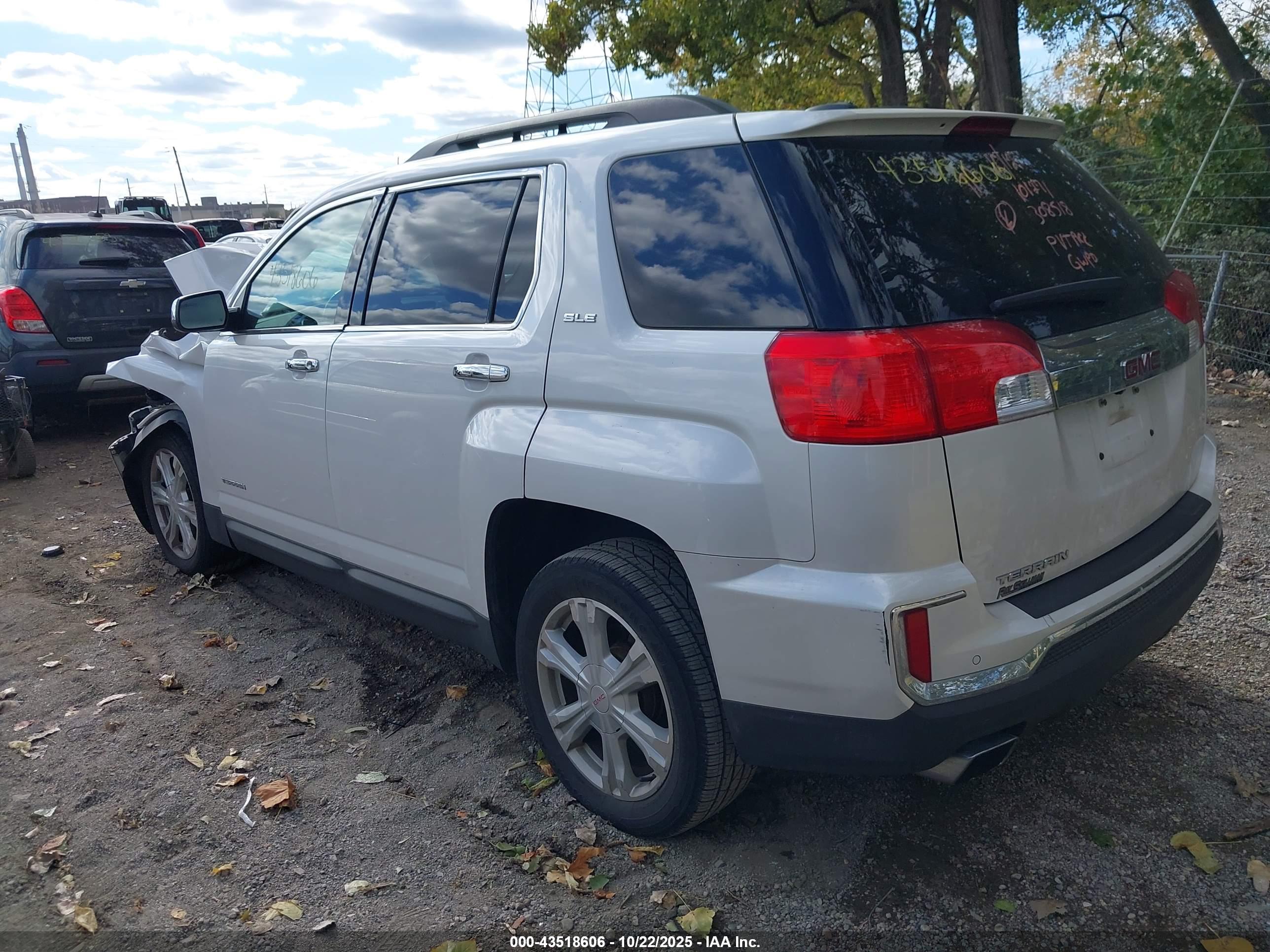 GMC TERRAIN image 3