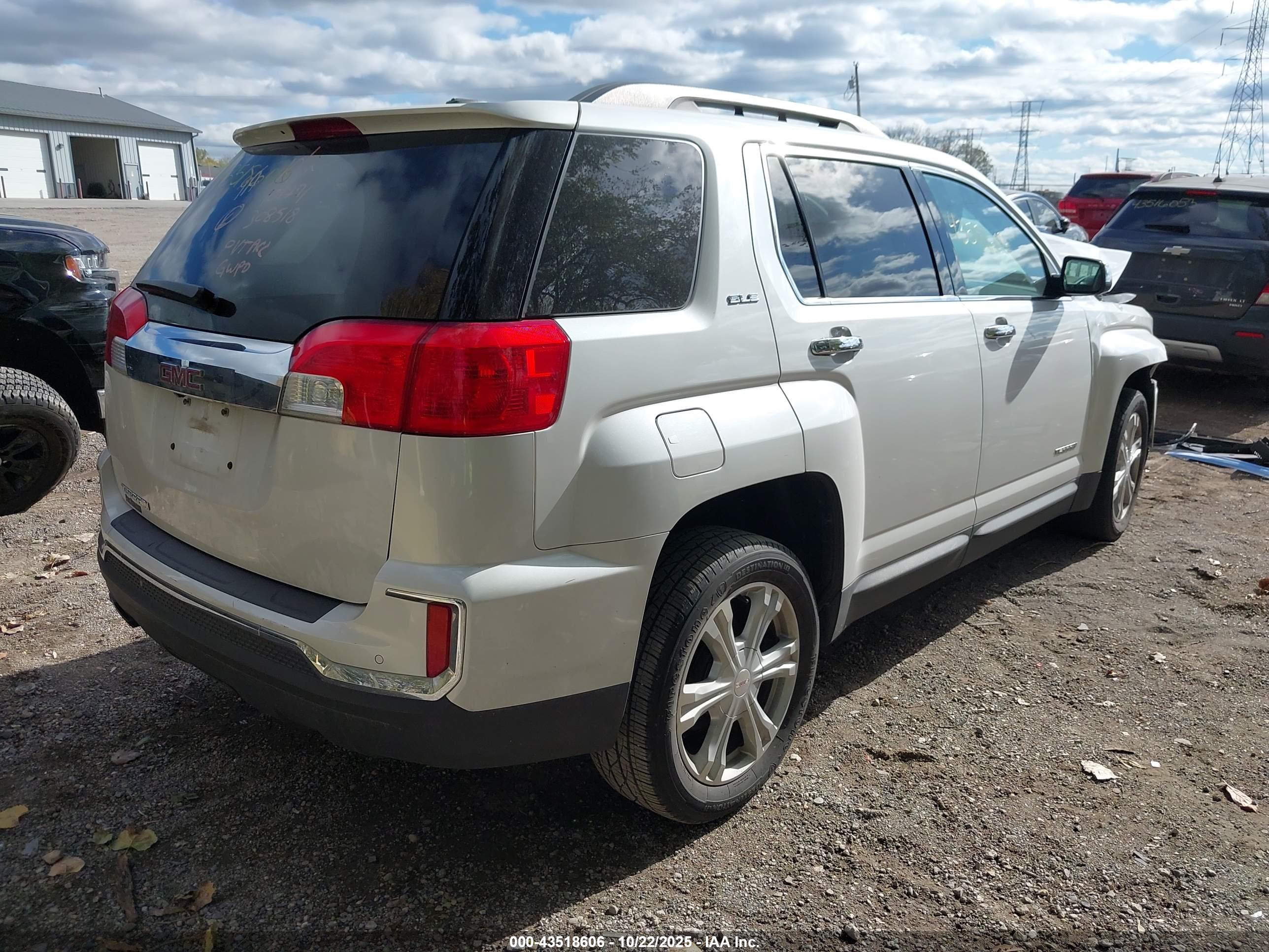 GMC TERRAIN image 4