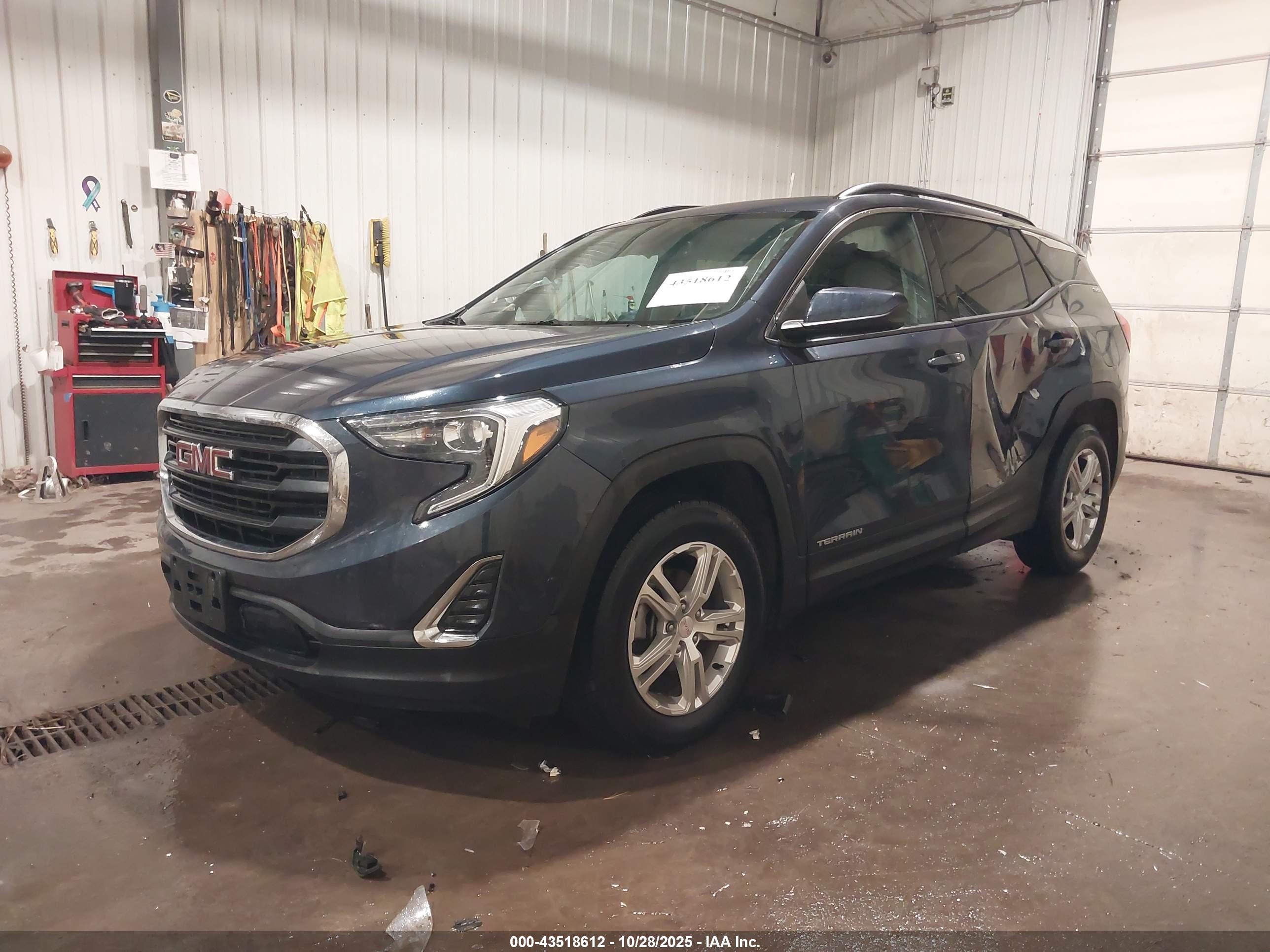GMC TERRAIN image 2