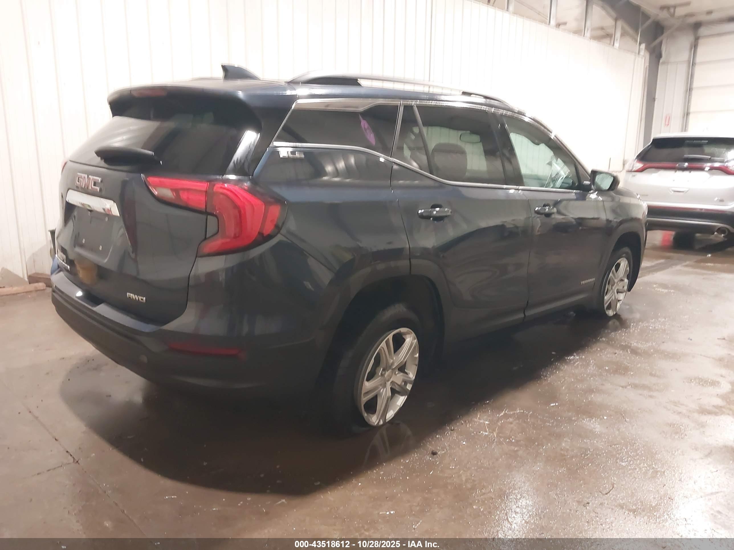GMC TERRAIN image 4