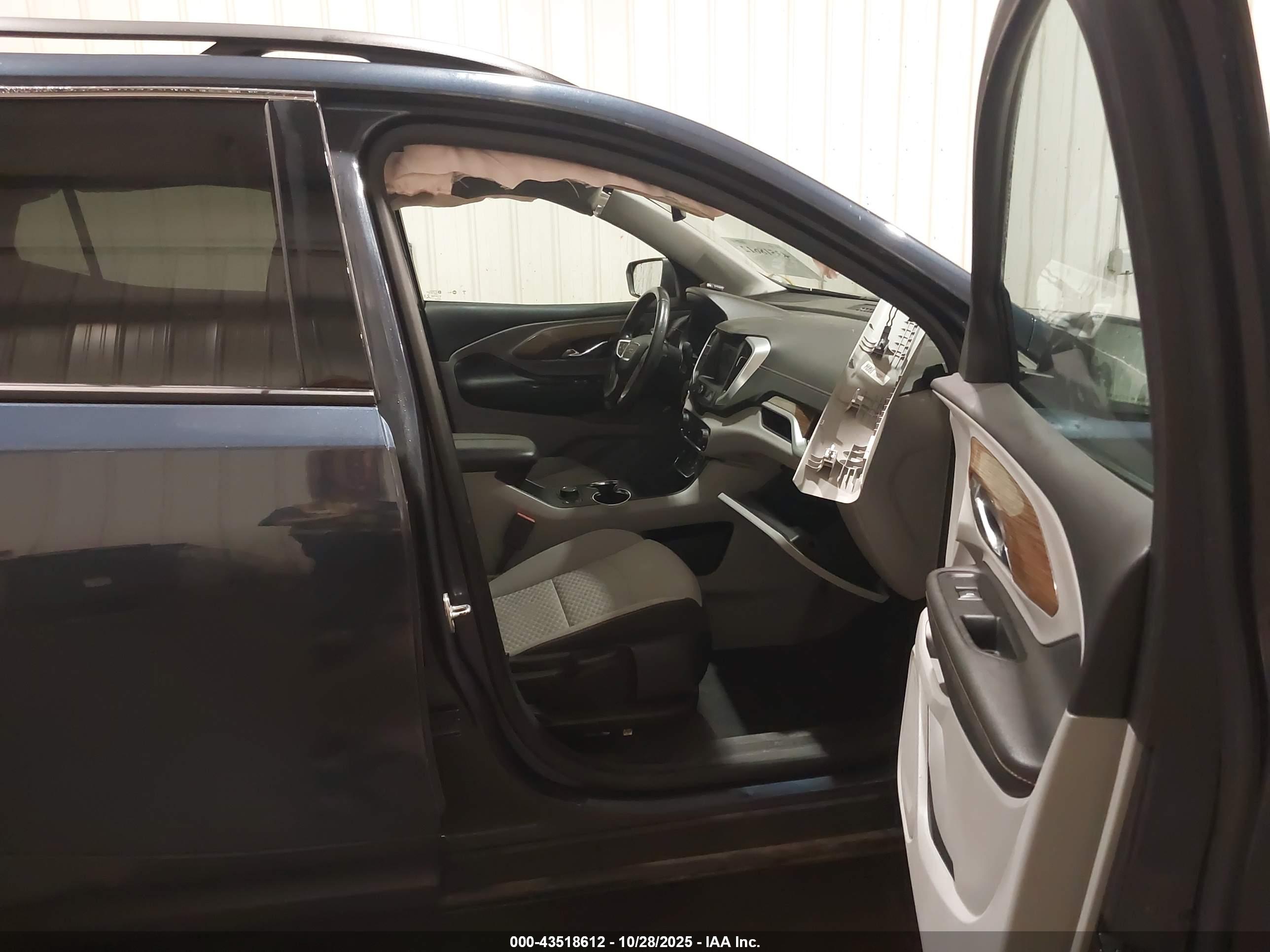 GMC TERRAIN image 5
