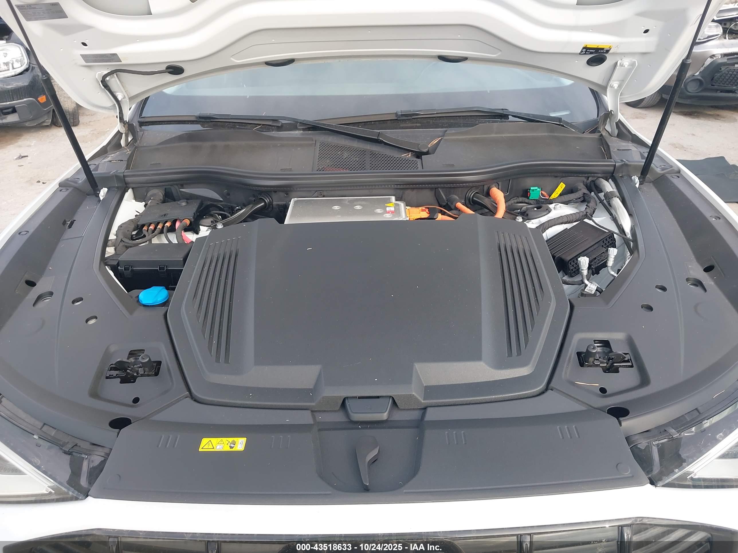 AUDI E-TRON image 10