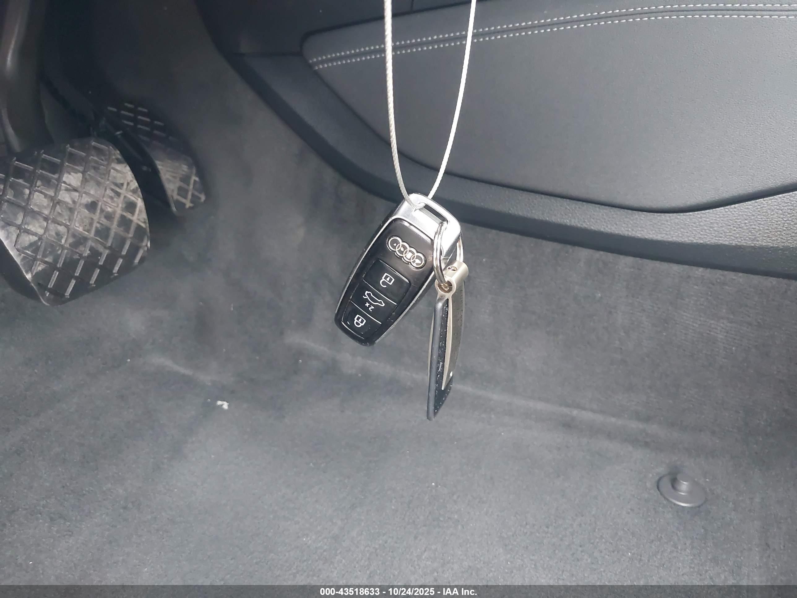 AUDI E-TRON image 11