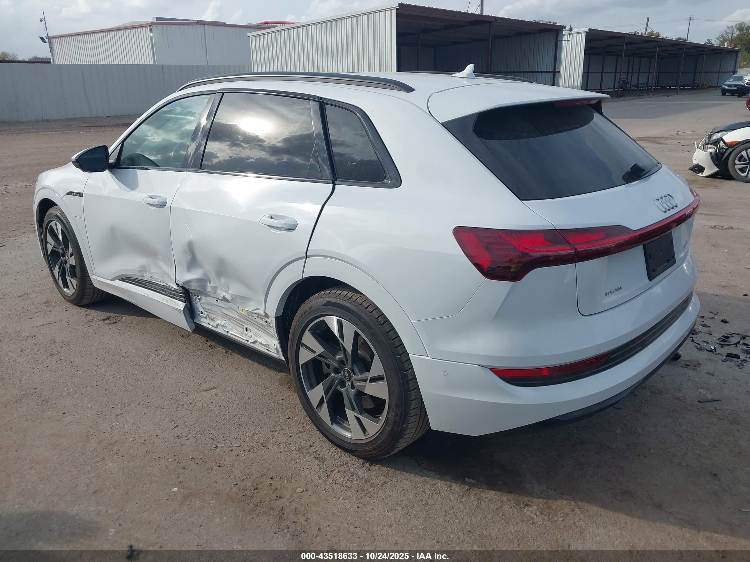 AUDI E-TRON image 3