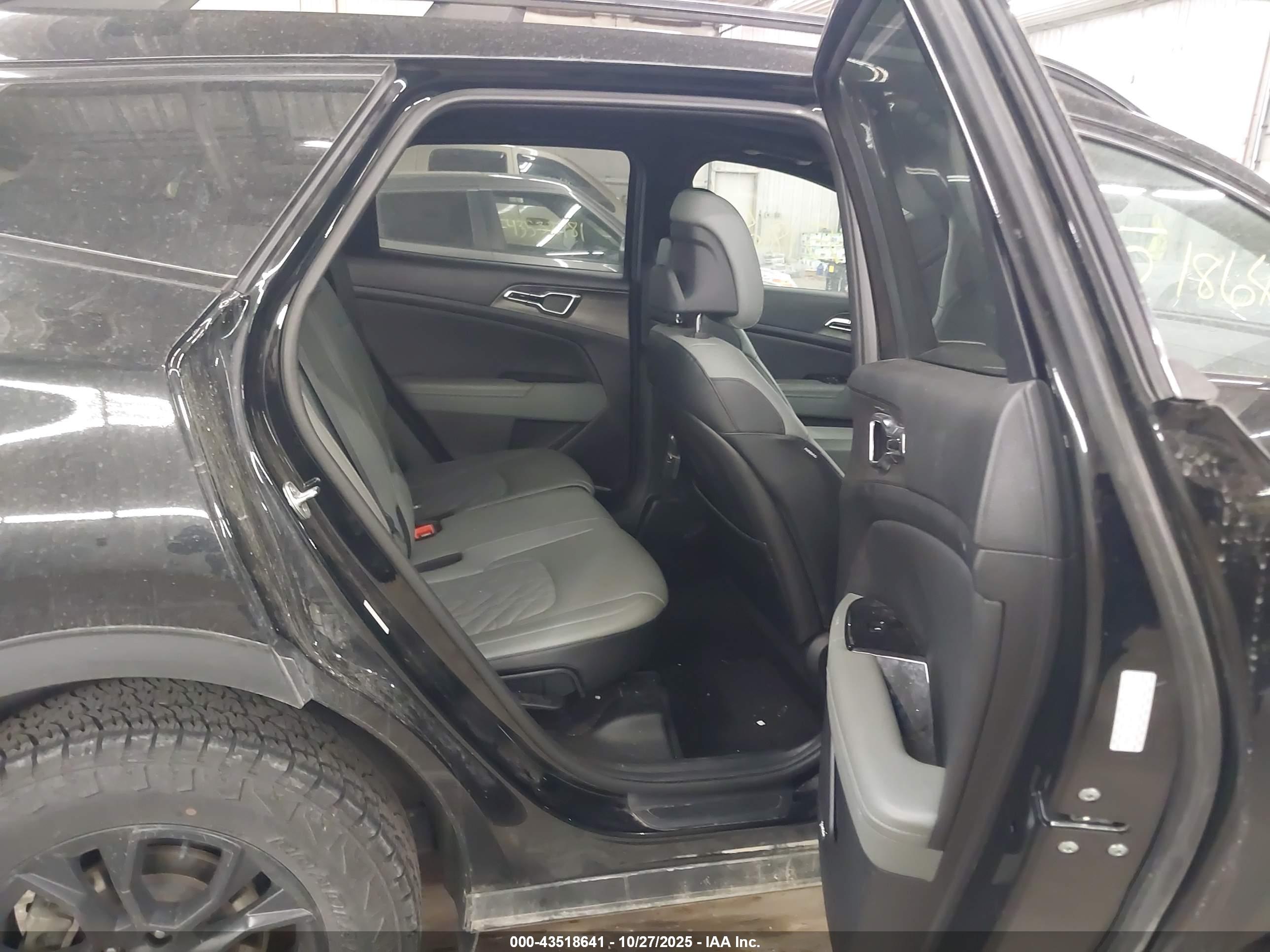 KIA SPORTAGE image 8