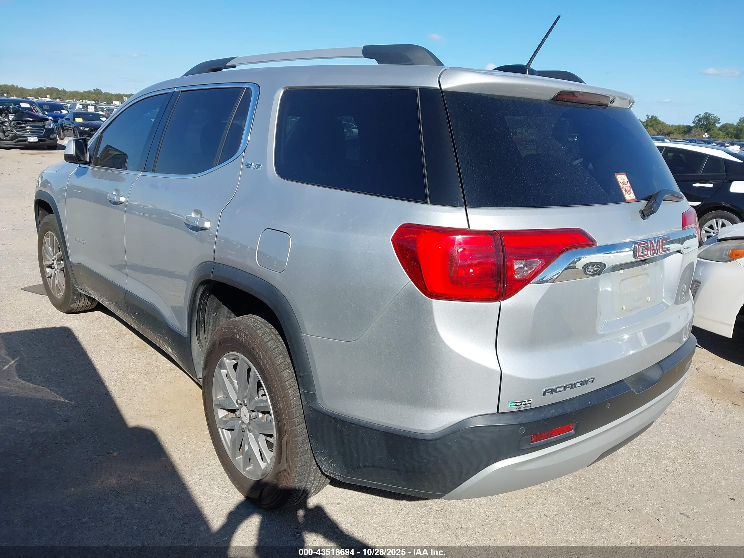 GMC ACADIA image 3