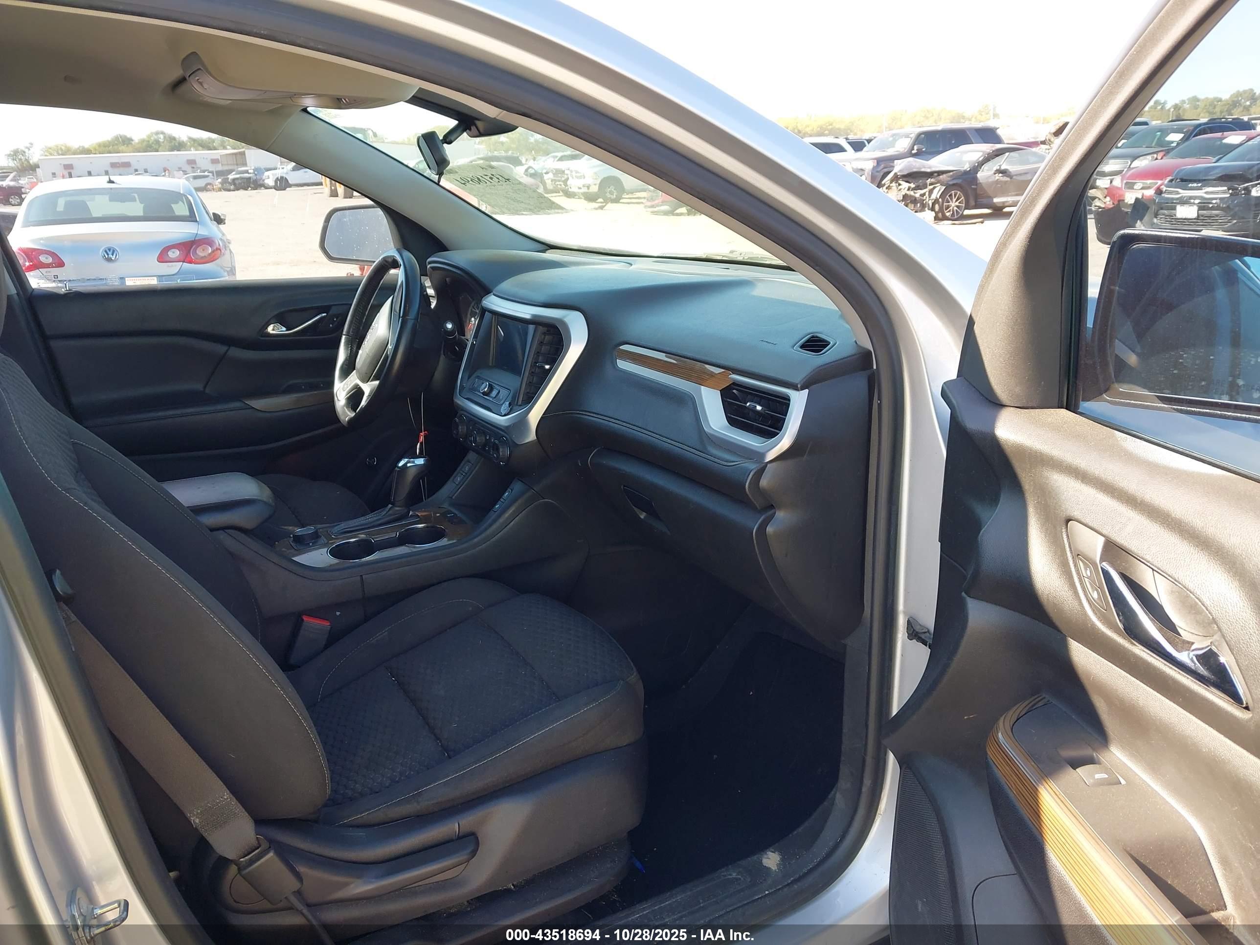 GMC ACADIA image 5