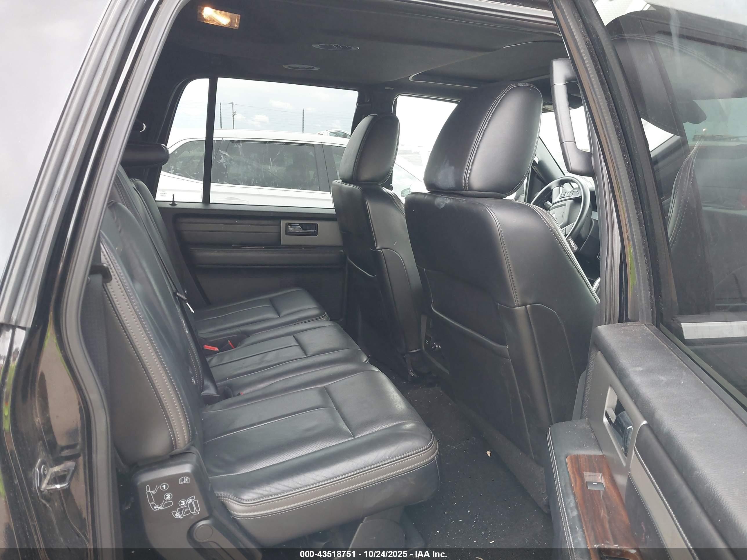 FORD EXPEDITION image 8