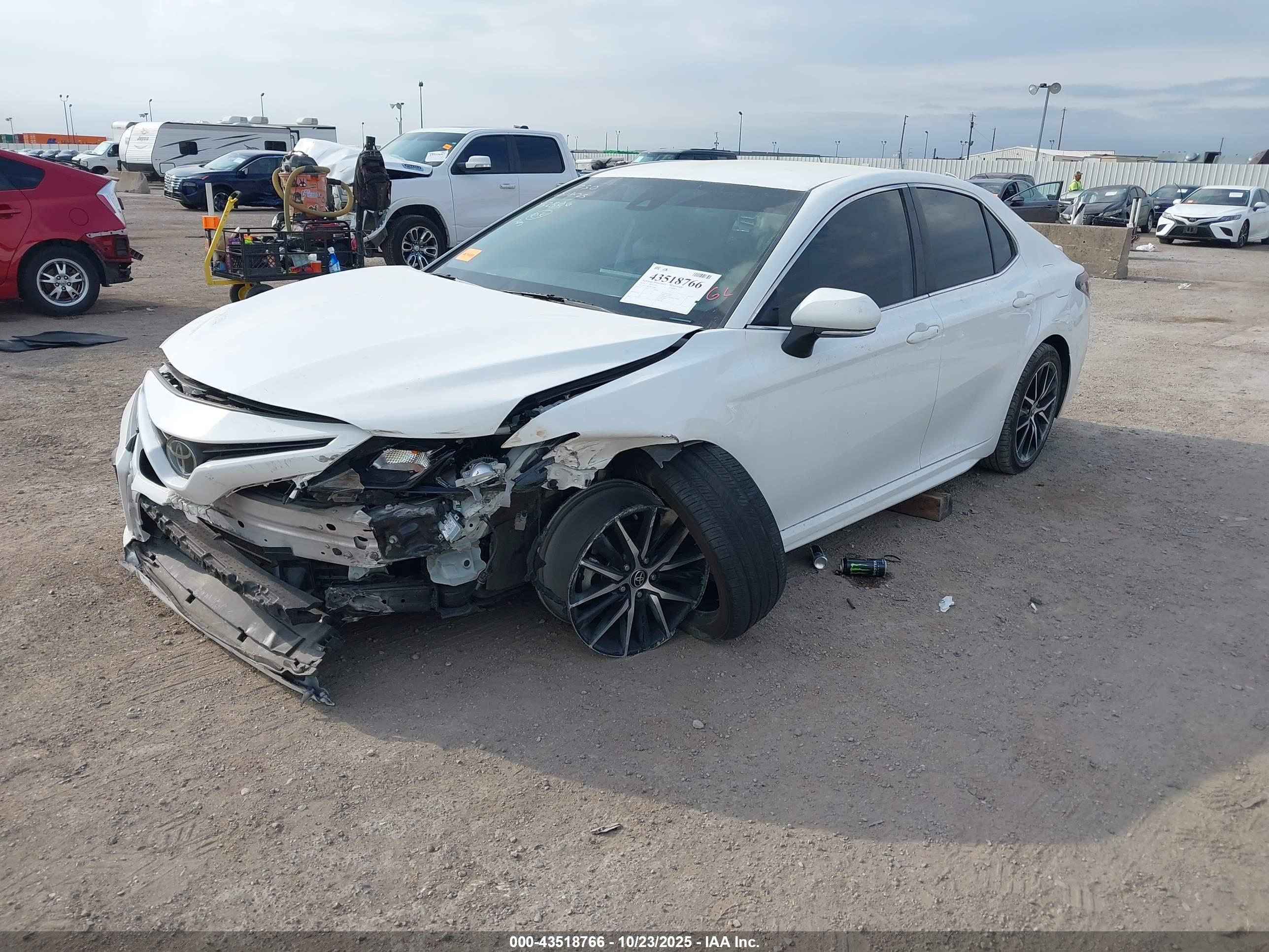 TOYOTA CAMRY image 2