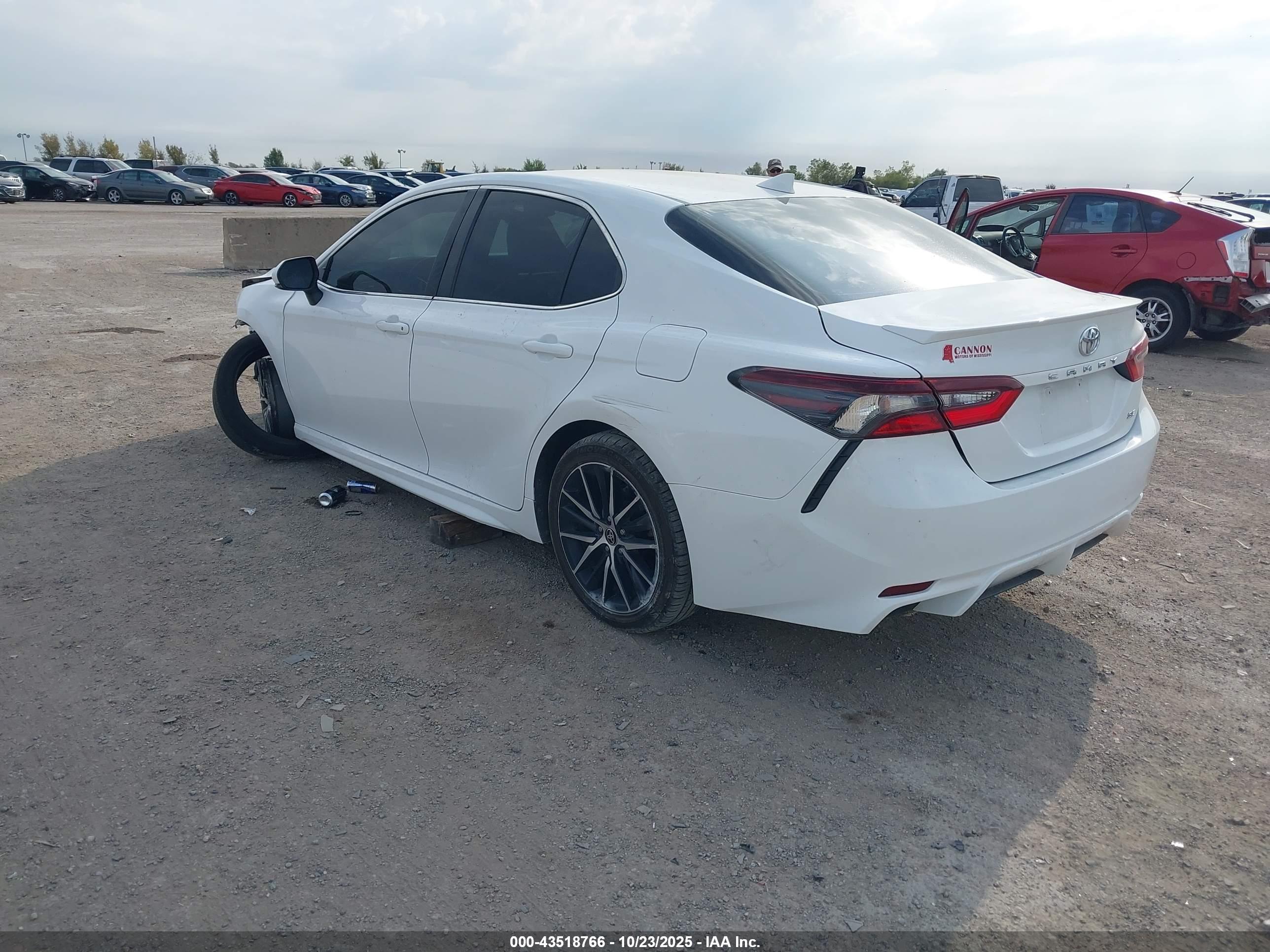 TOYOTA CAMRY image 3