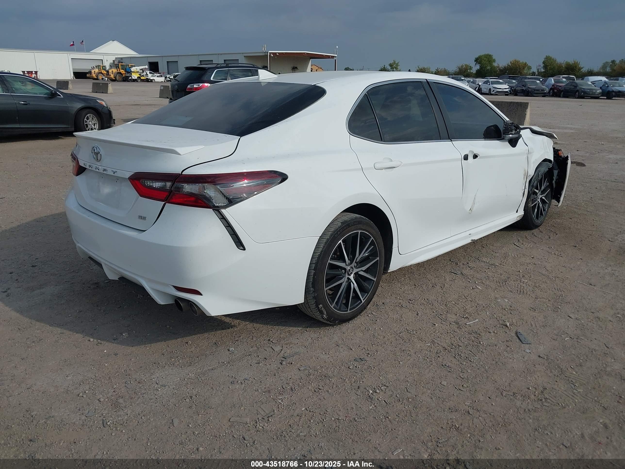 TOYOTA CAMRY image 4