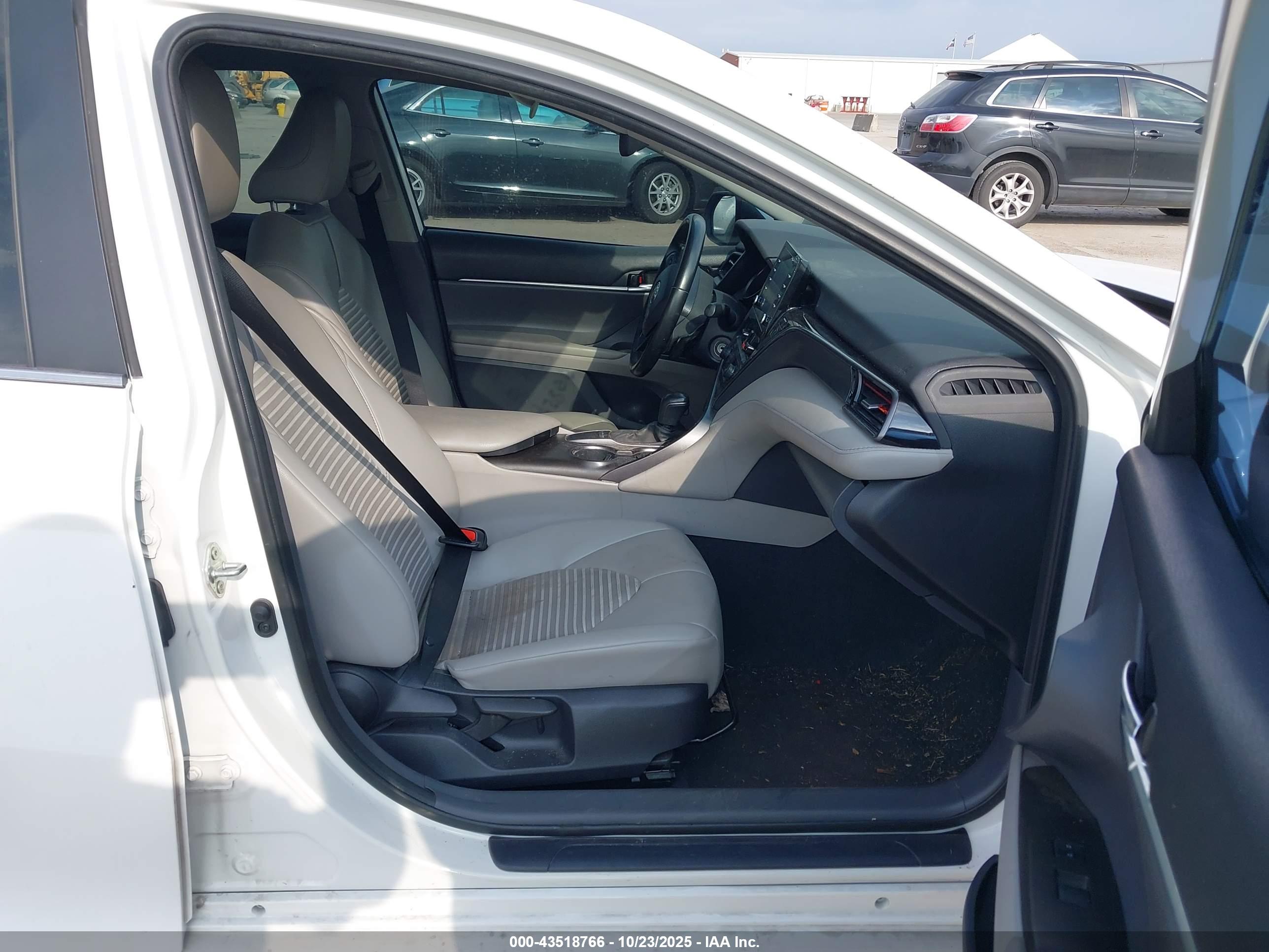 TOYOTA CAMRY image 5