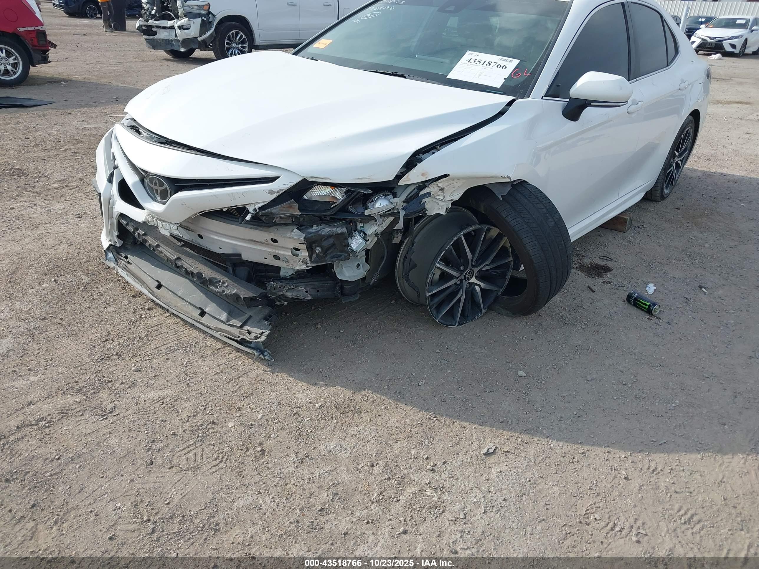 TOYOTA CAMRY image 6