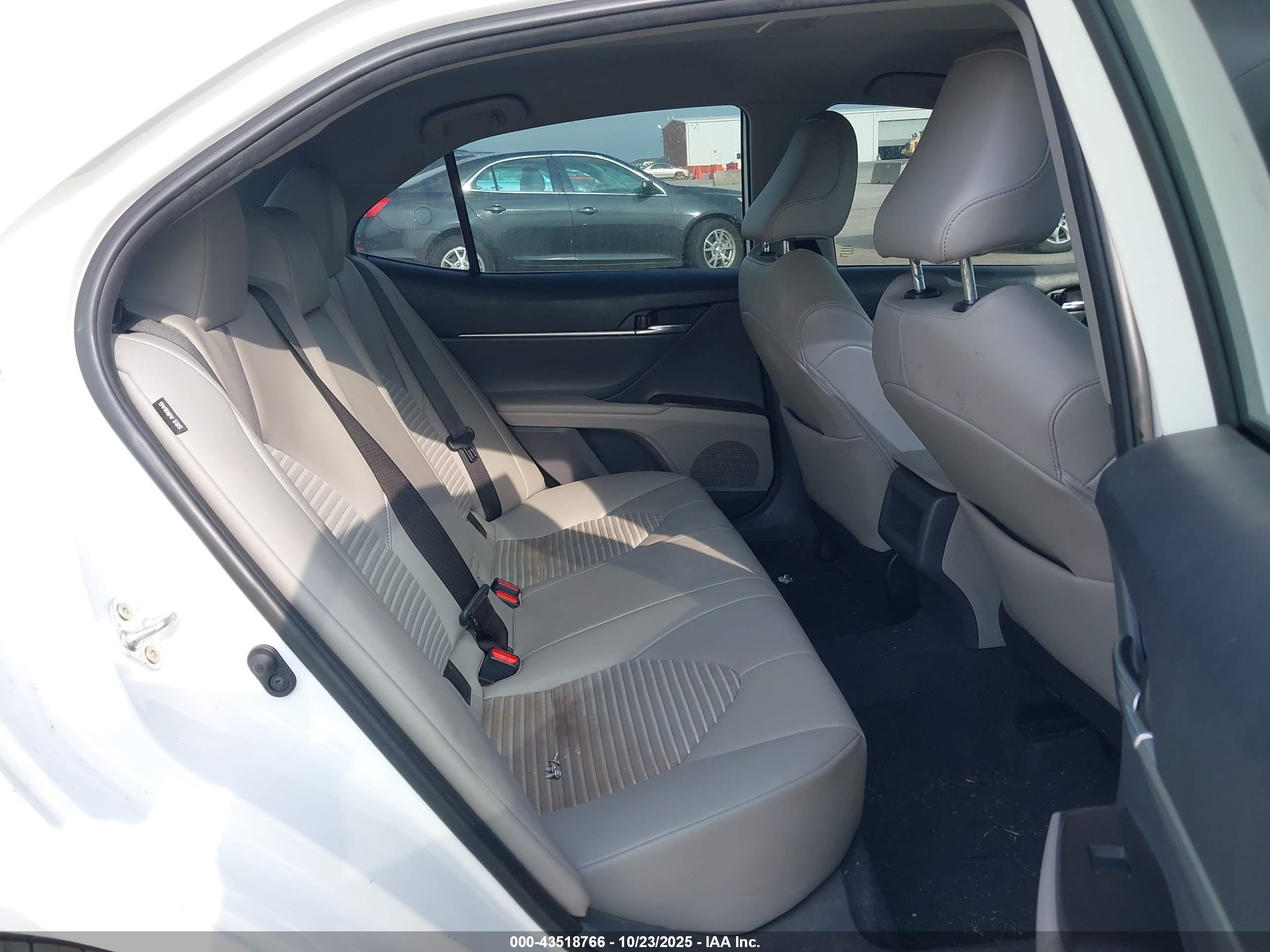 TOYOTA CAMRY image 8