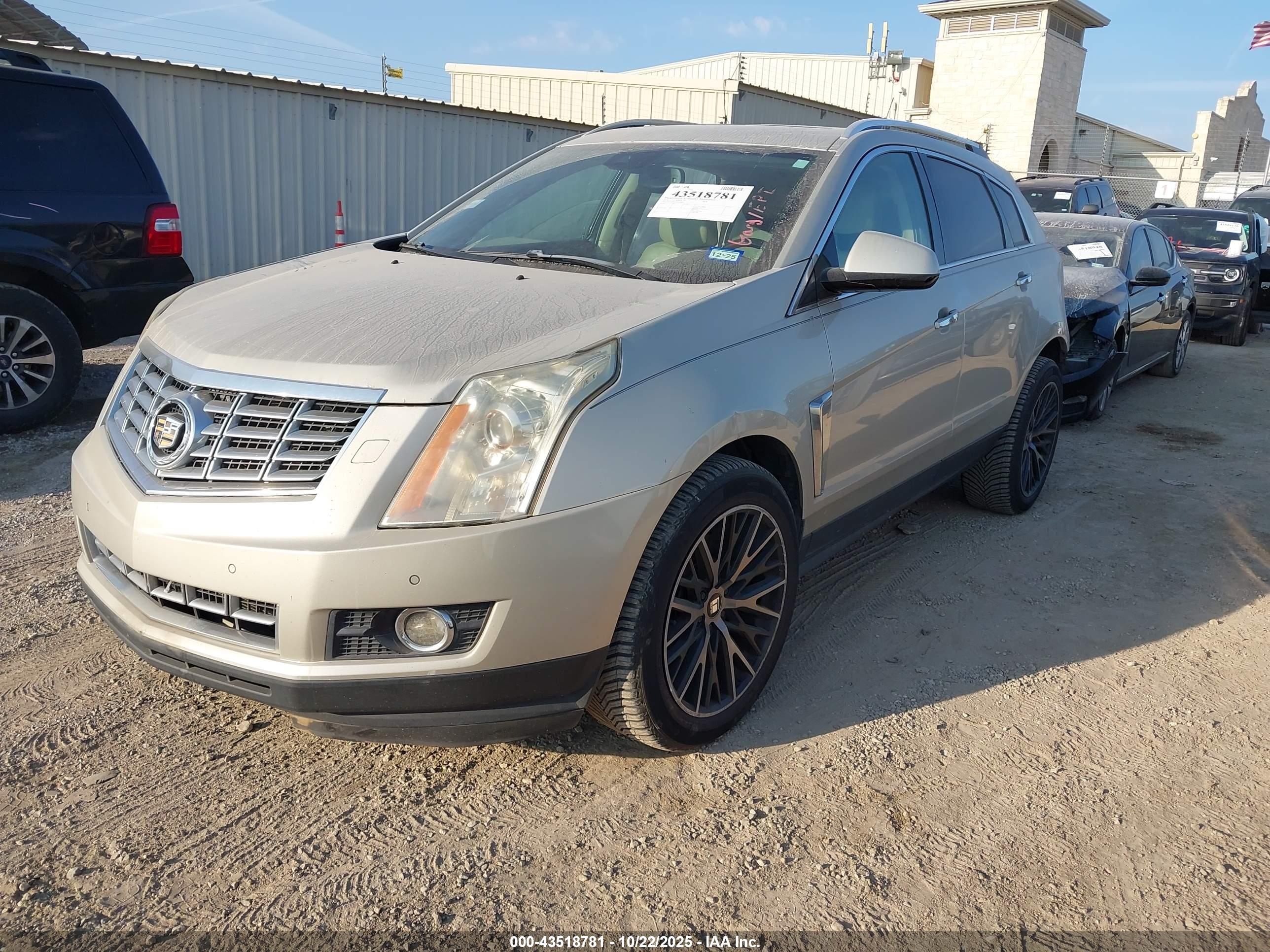 CADILLAC SRX image 2