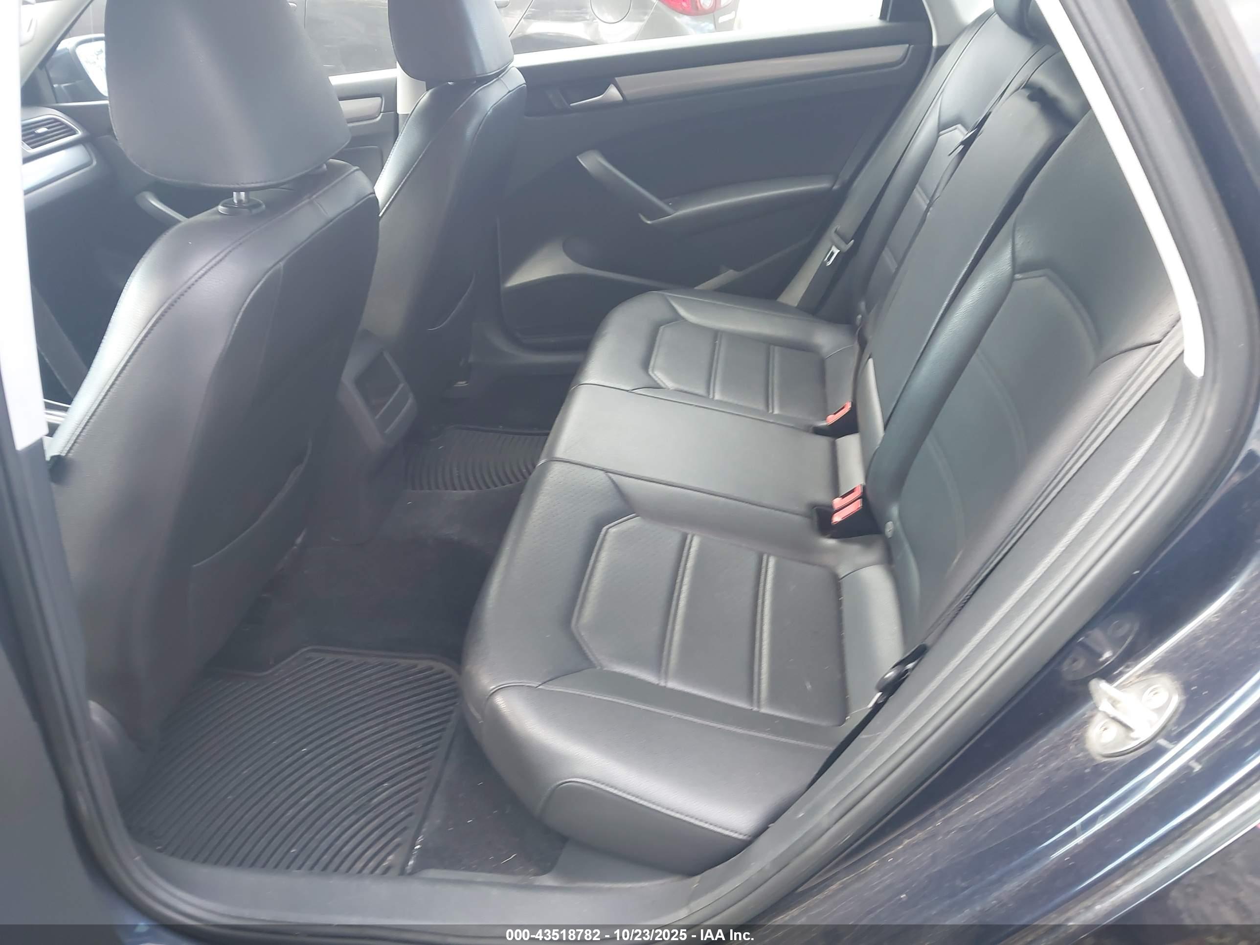 VOLKSWAGEN PASSAT image 8