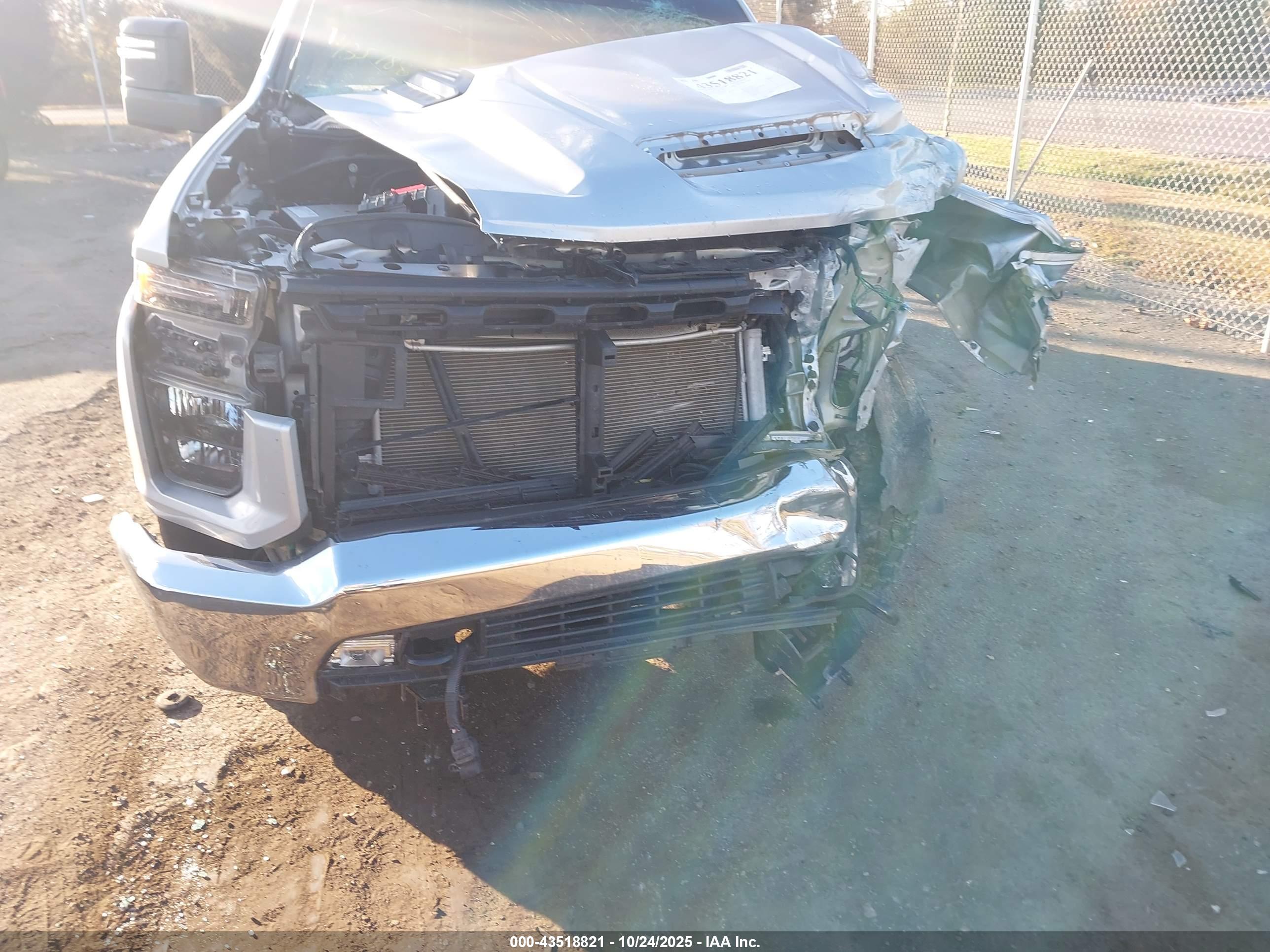 CHEVROLET SILVERADO image 6