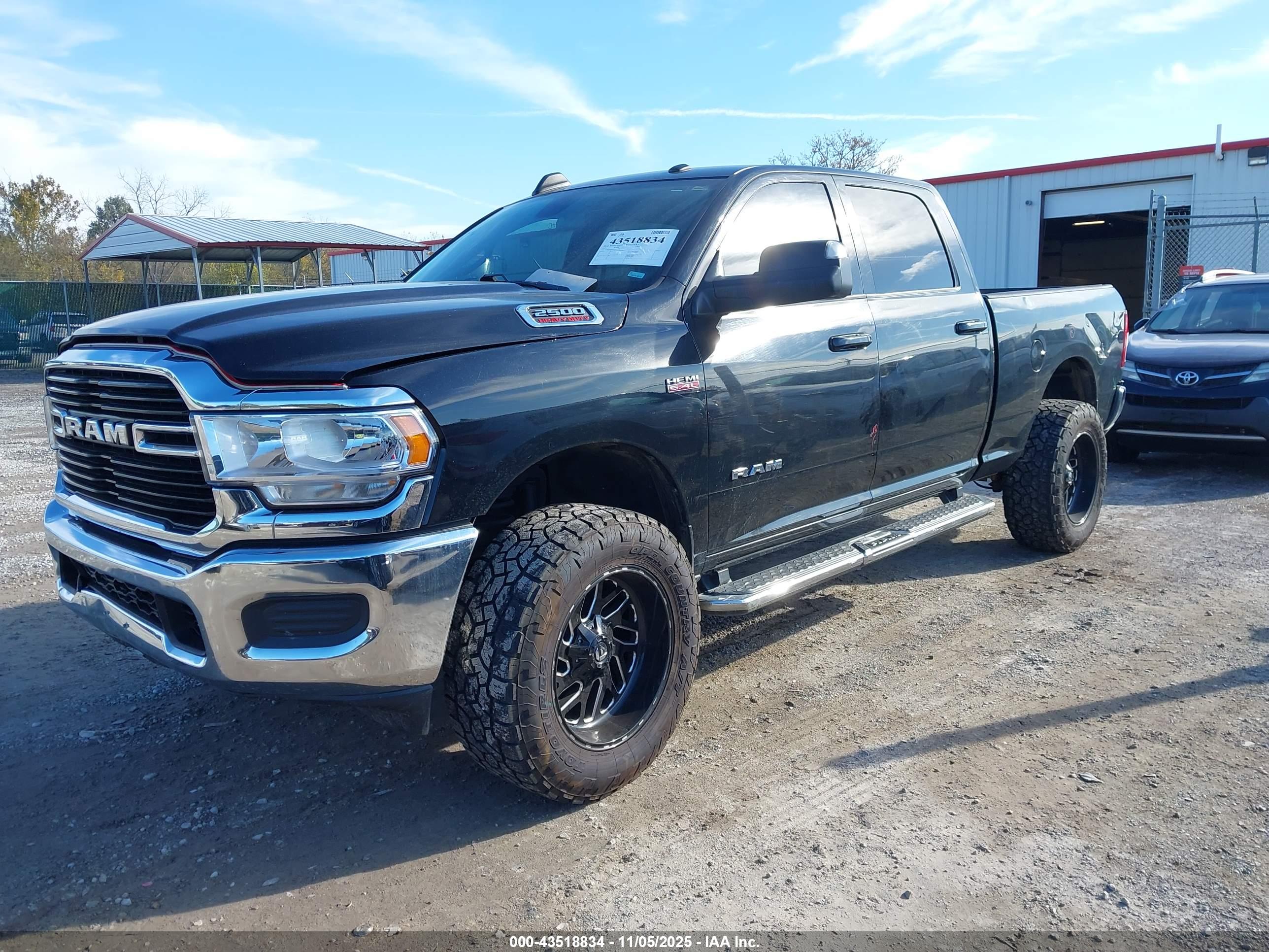 RAM 2500 image 2