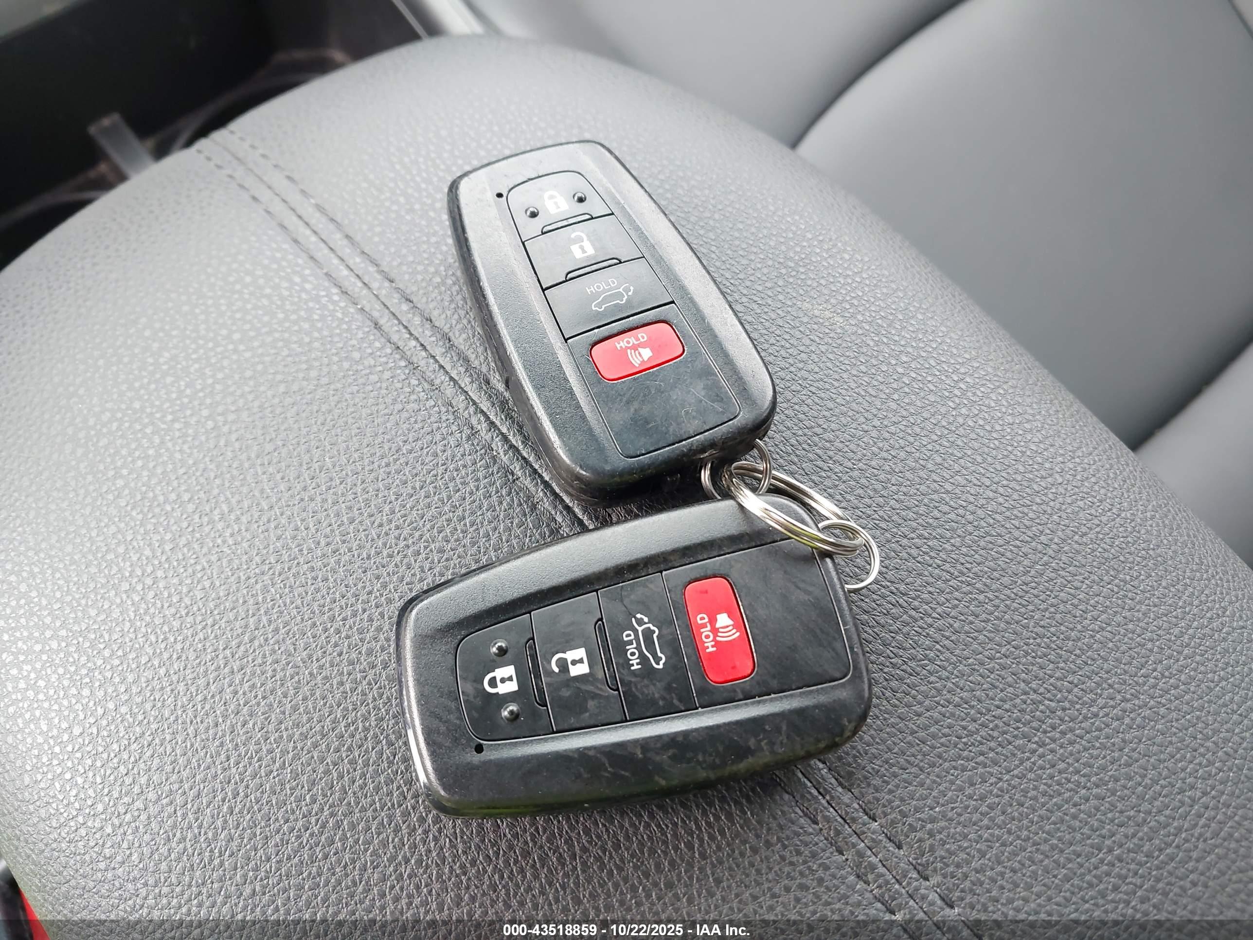 TOYOTA RAV4 image 11