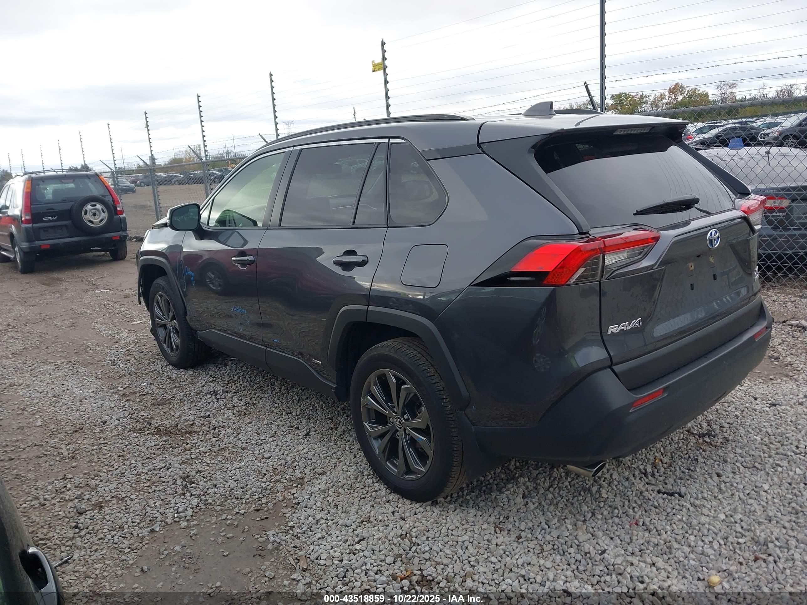TOYOTA RAV4 image 3