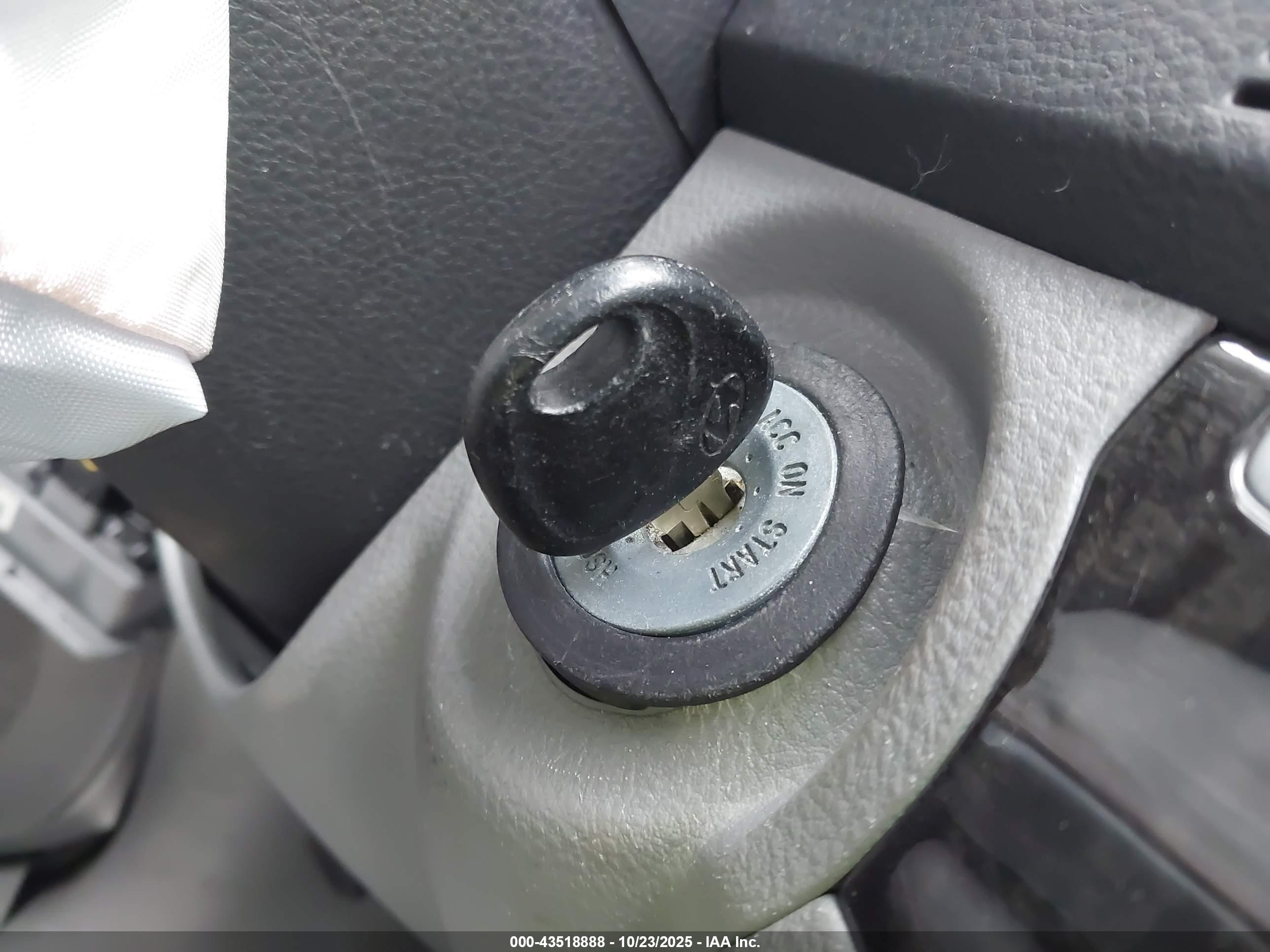 HYUNDAI SANTA image 11