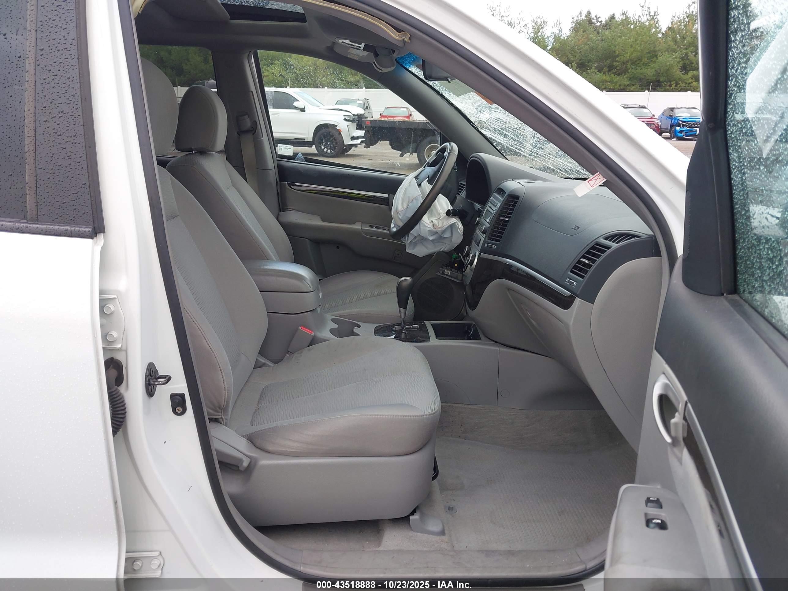 HYUNDAI SANTA image 5