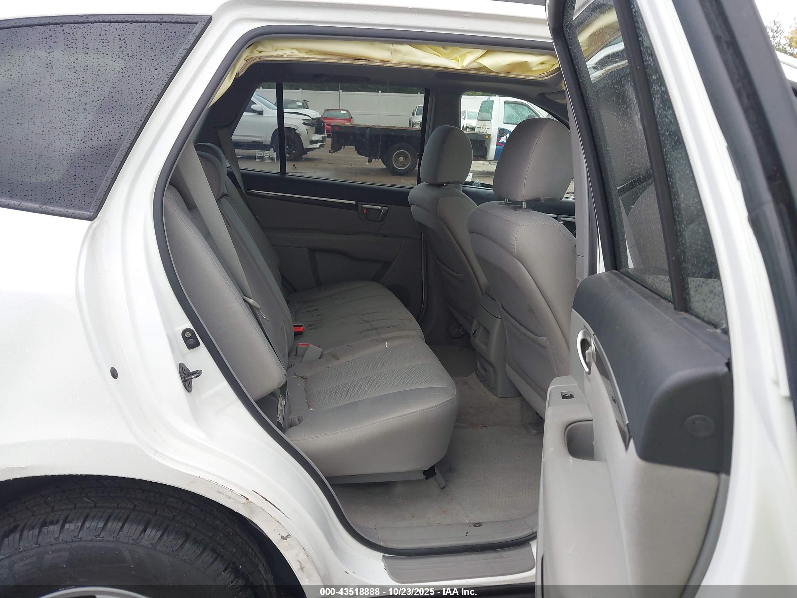 HYUNDAI SANTA image 8
