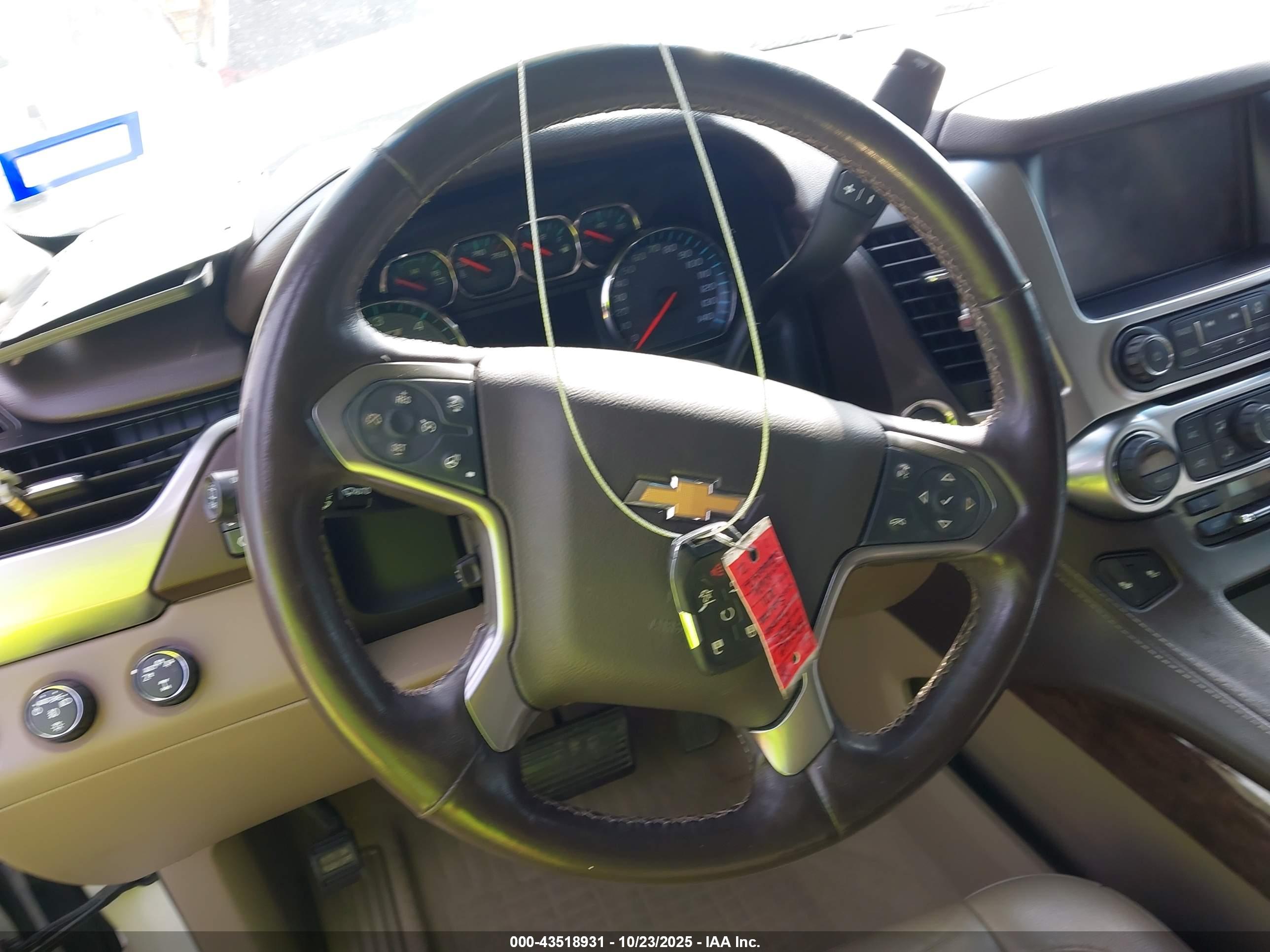 CHEVROLET SUBURBAN image 11