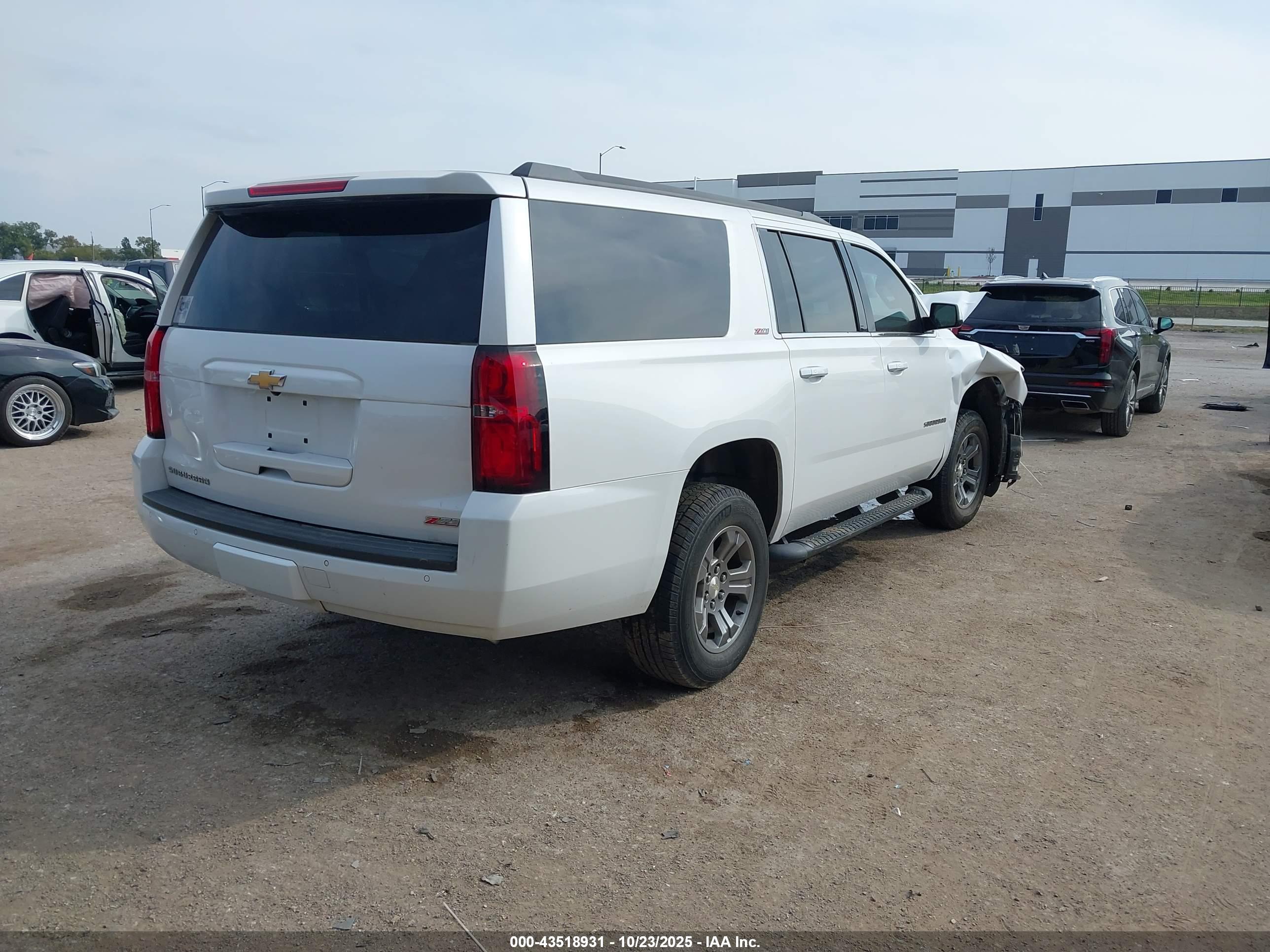 CHEVROLET SUBURBAN image 4