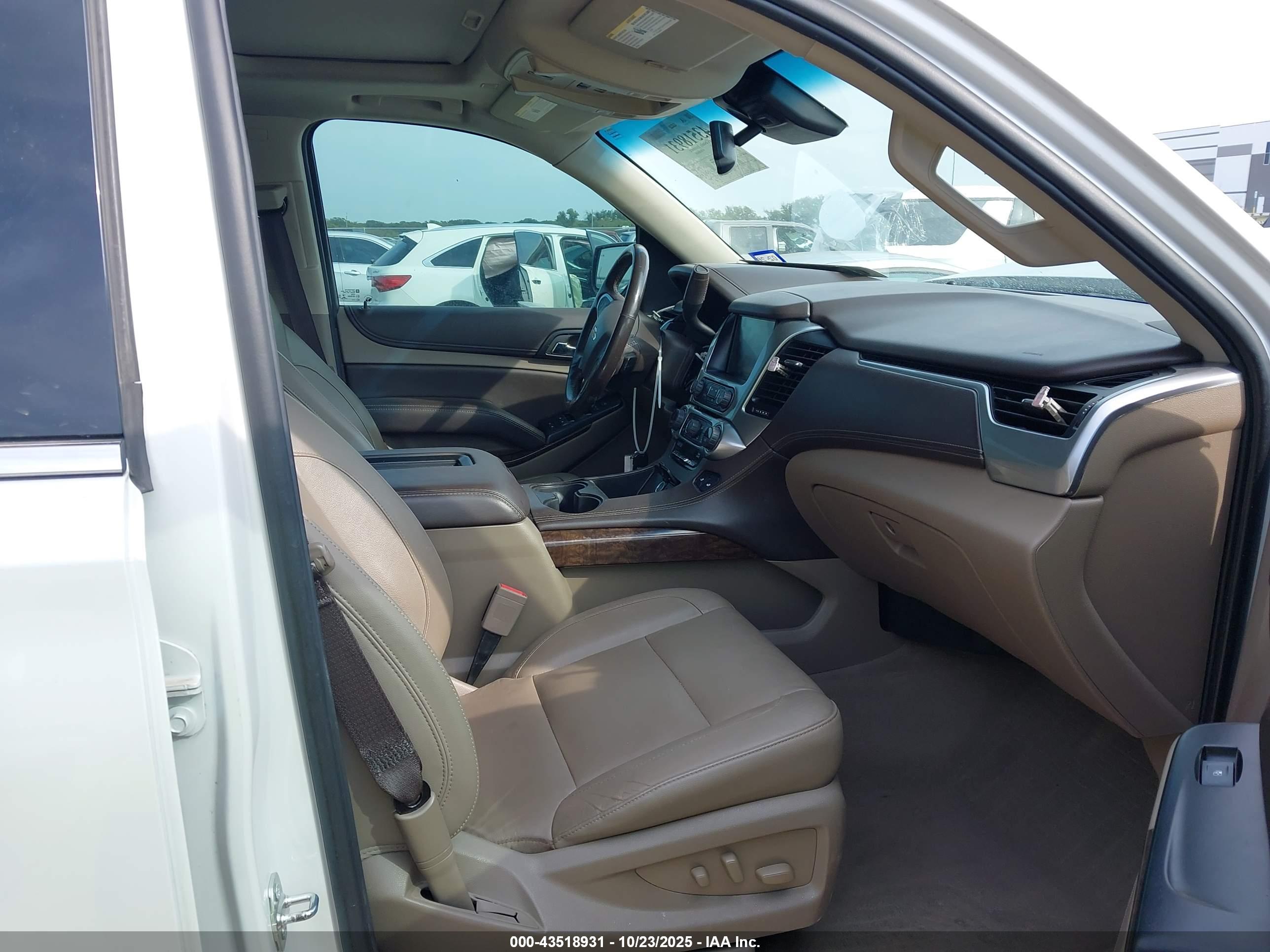 CHEVROLET SUBURBAN image 5