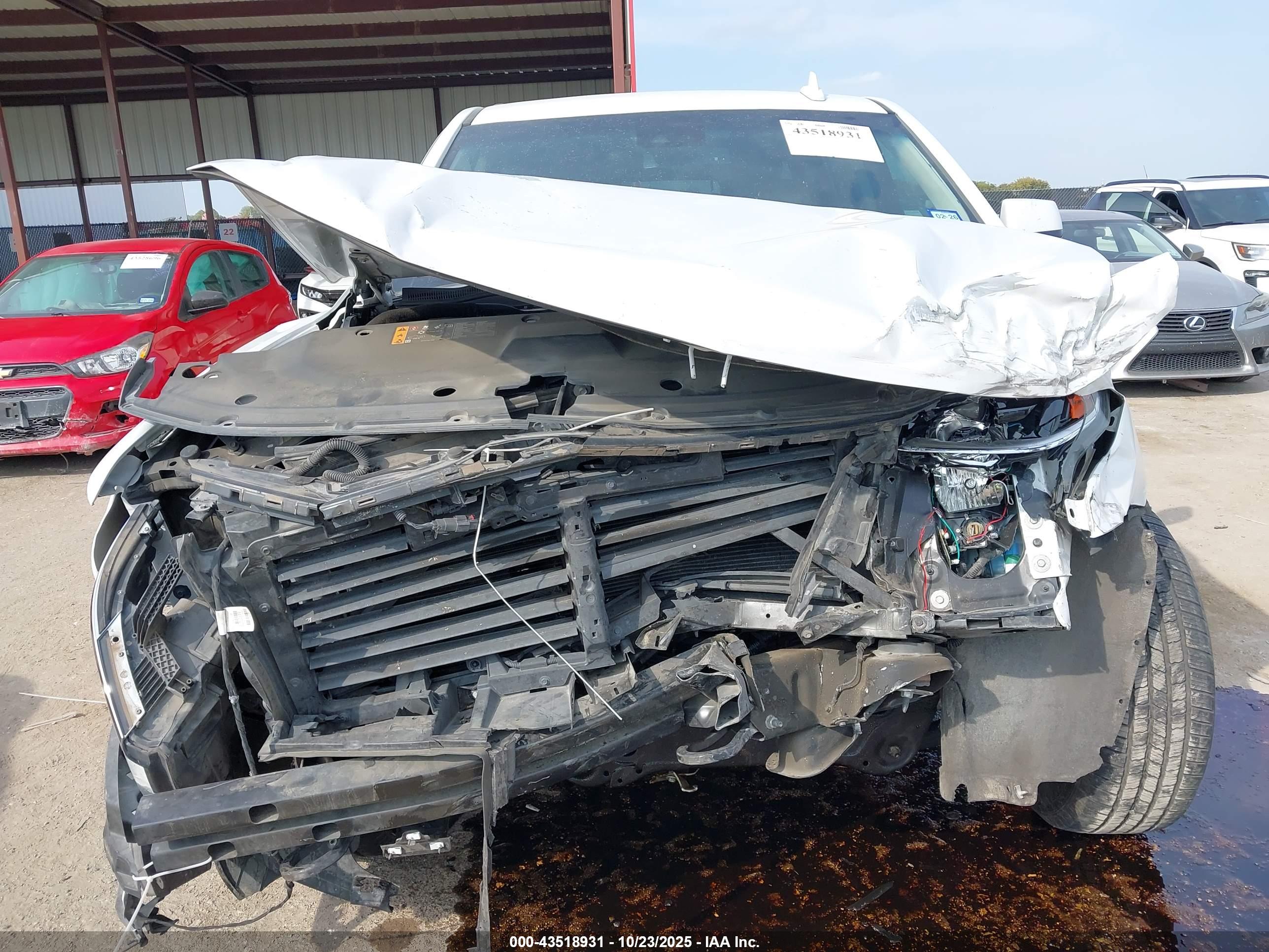 CHEVROLET SUBURBAN image 6