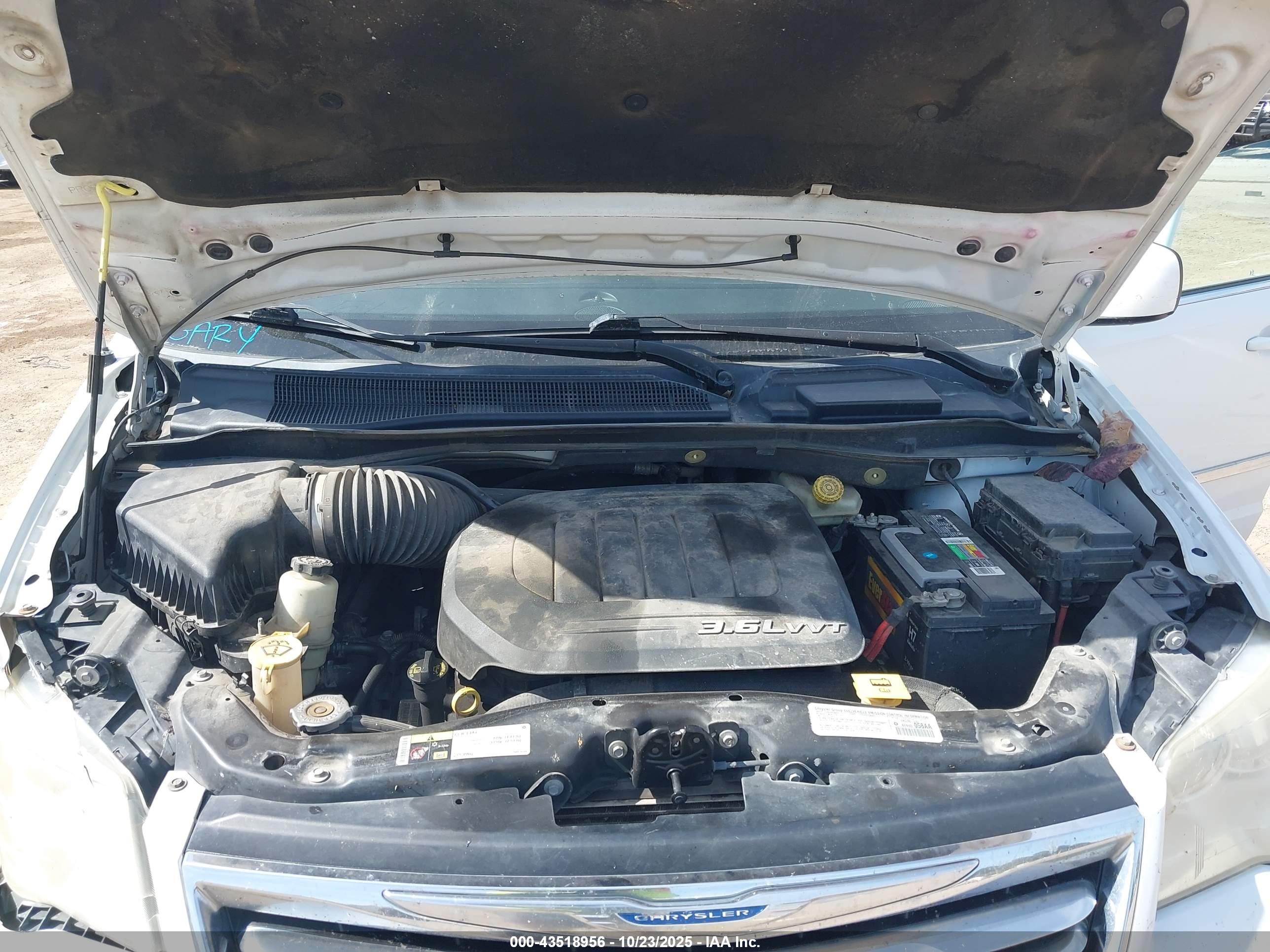 CHRYSLER TOWN image 10