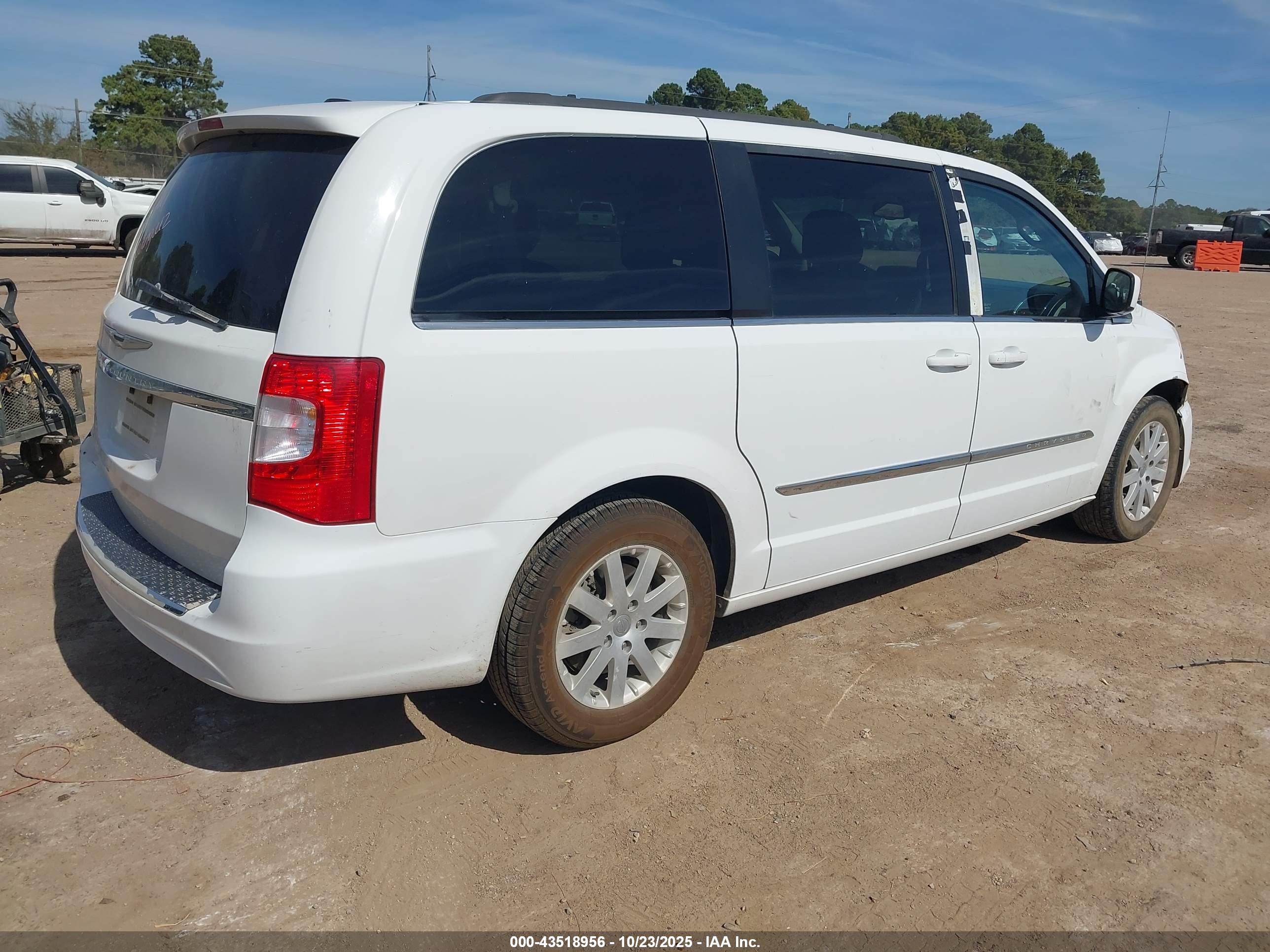 CHRYSLER TOWN image 4