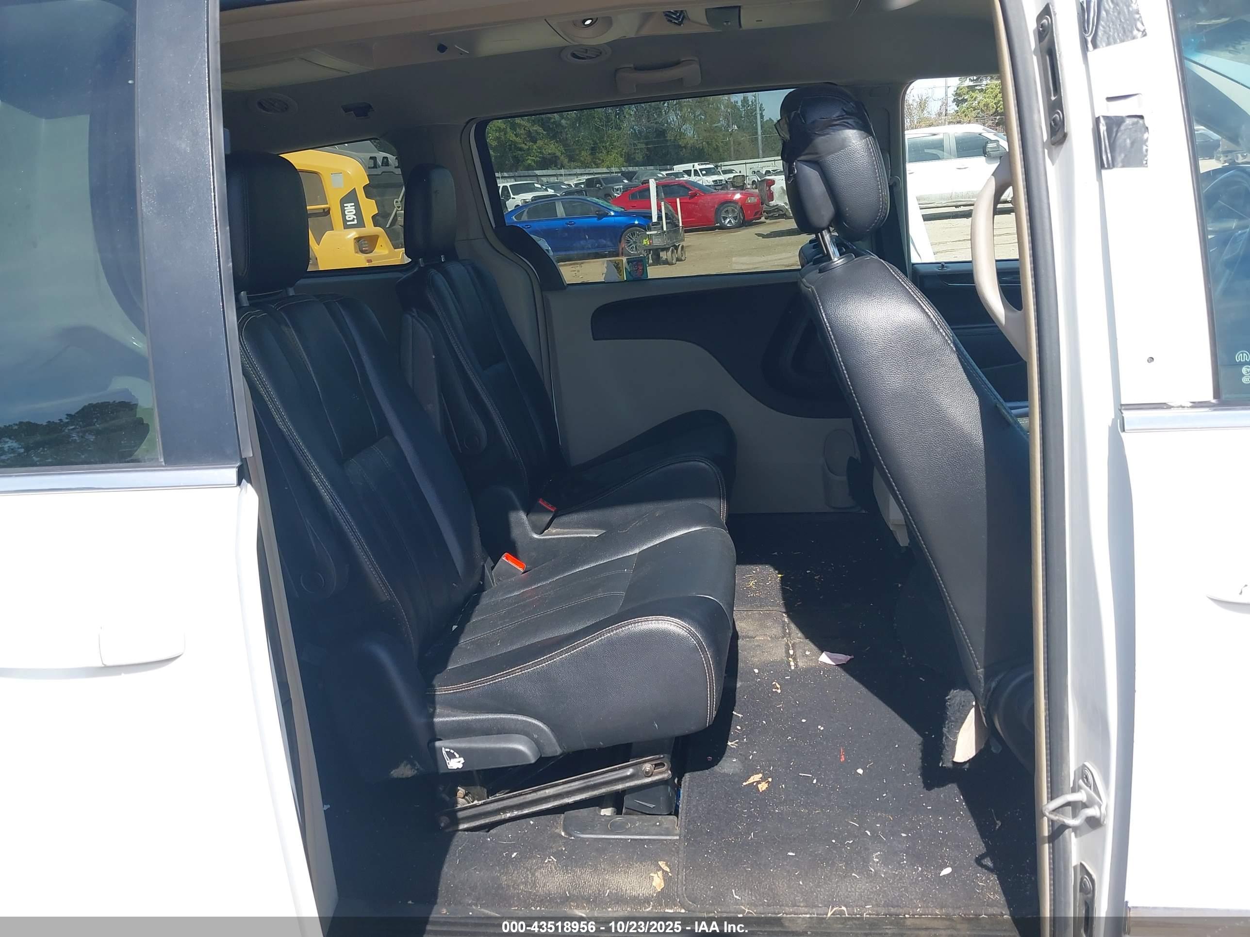 CHRYSLER TOWN image 8