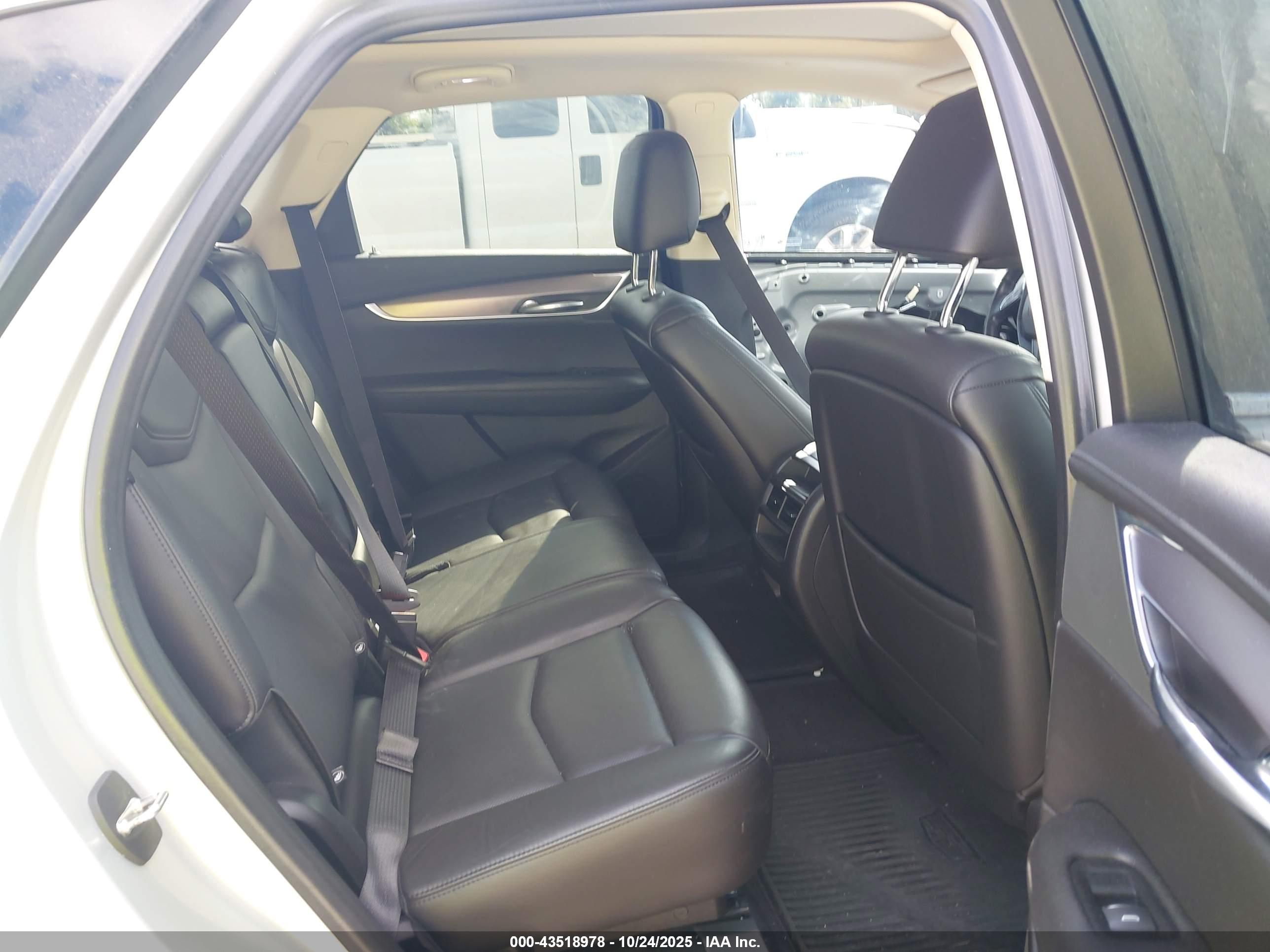 CADILLAC XT5 image 8