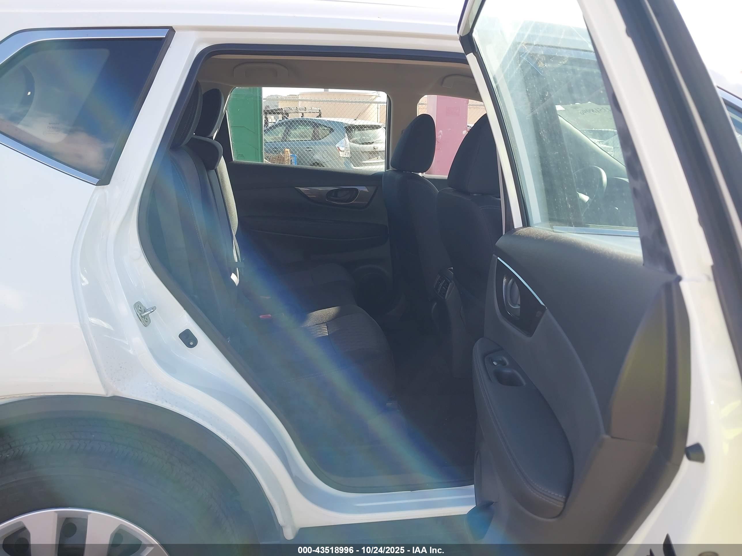 NISSAN ROGUE image 8