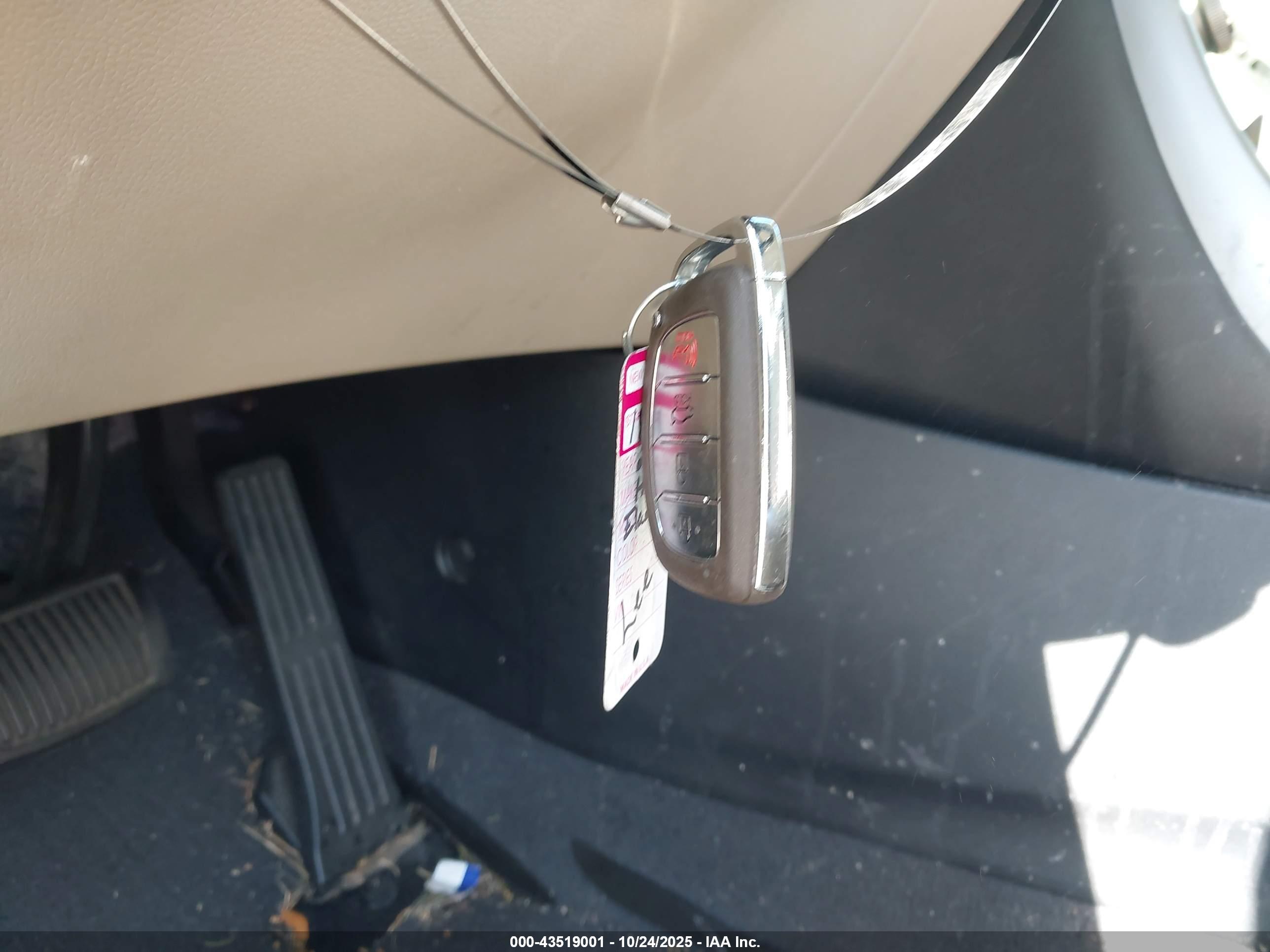 HYUNDAI ELANTRA image 11
