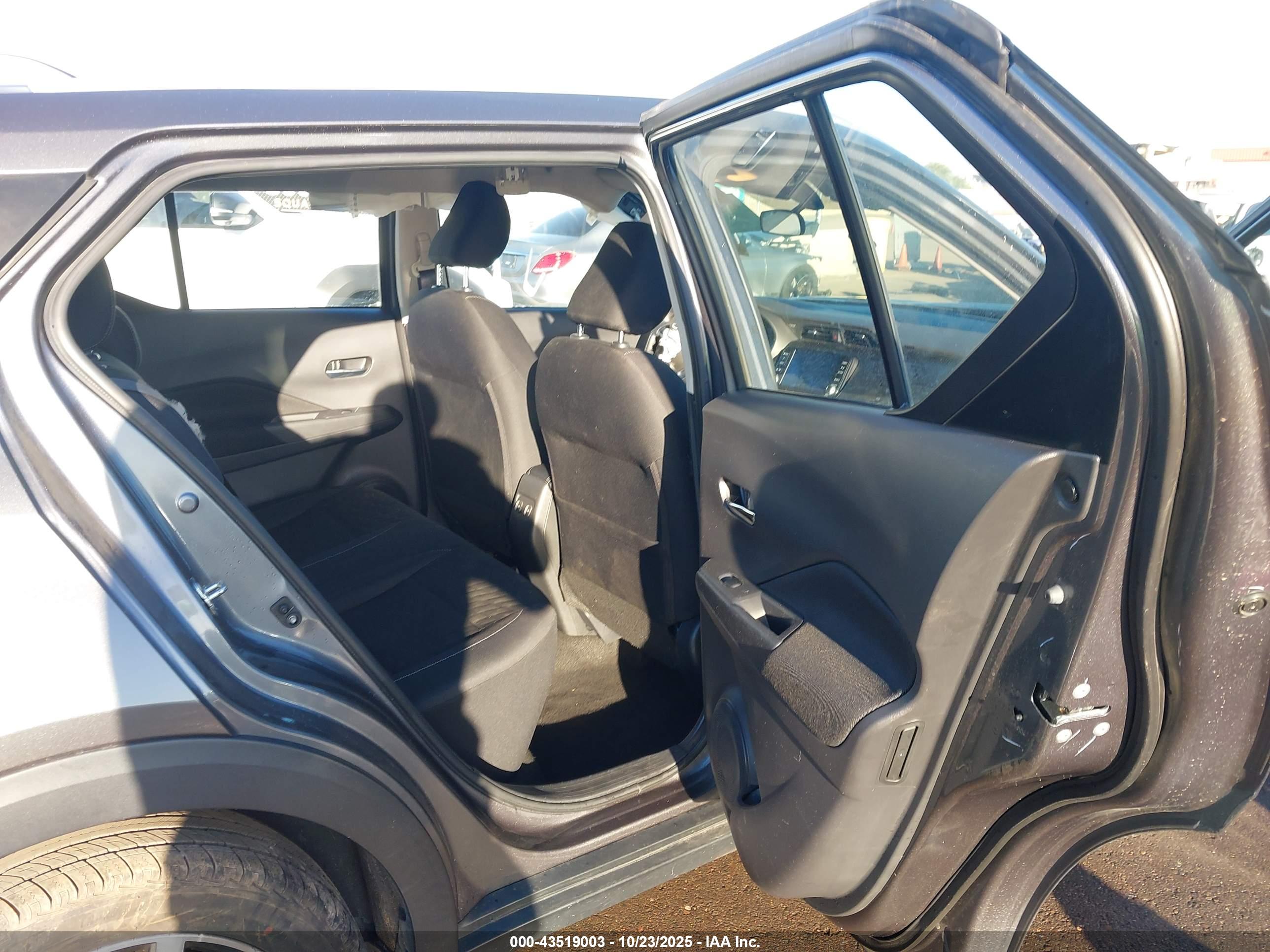 NISSAN KICKS image 8