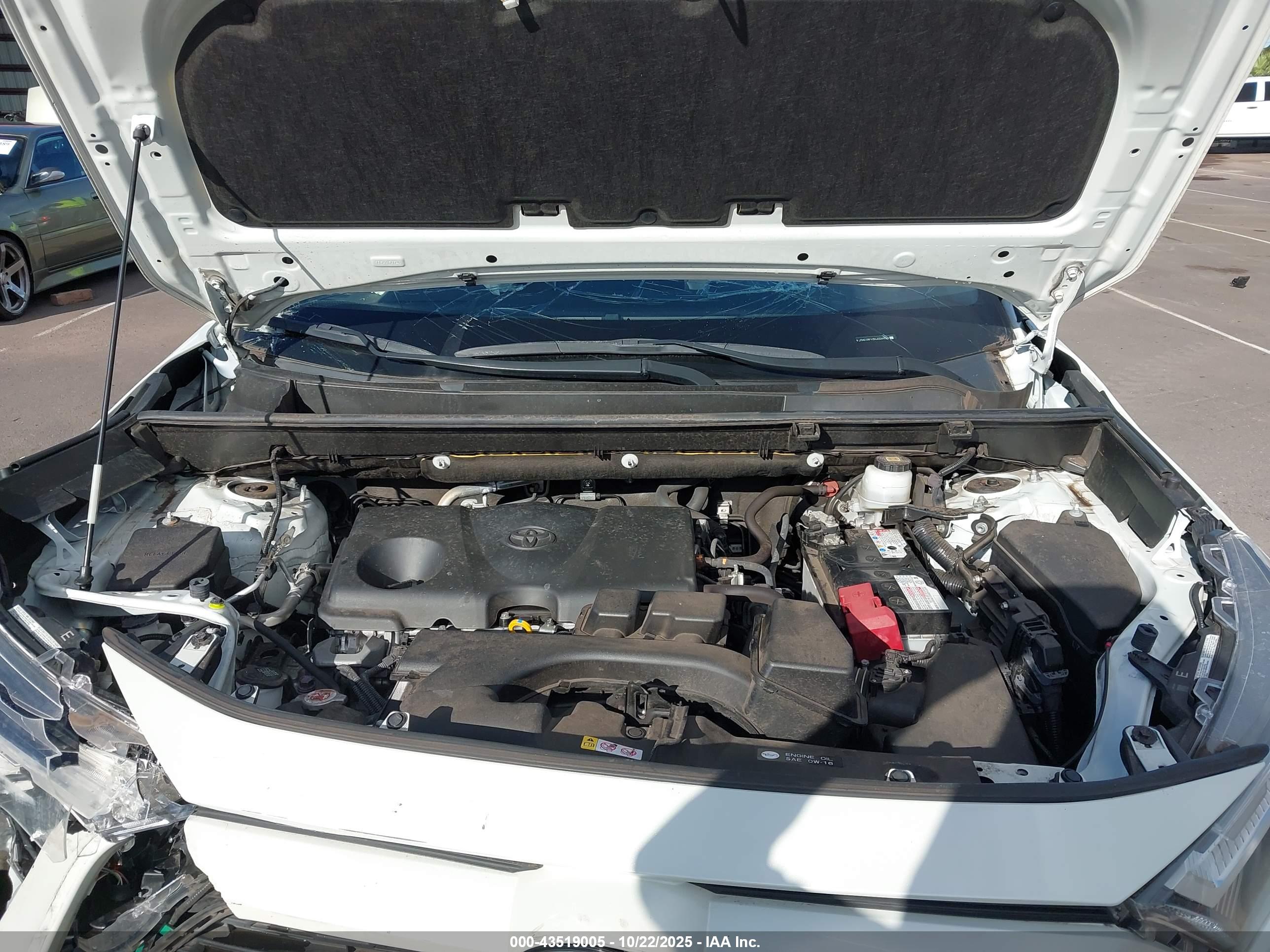 TOYOTA RAV4 image 10