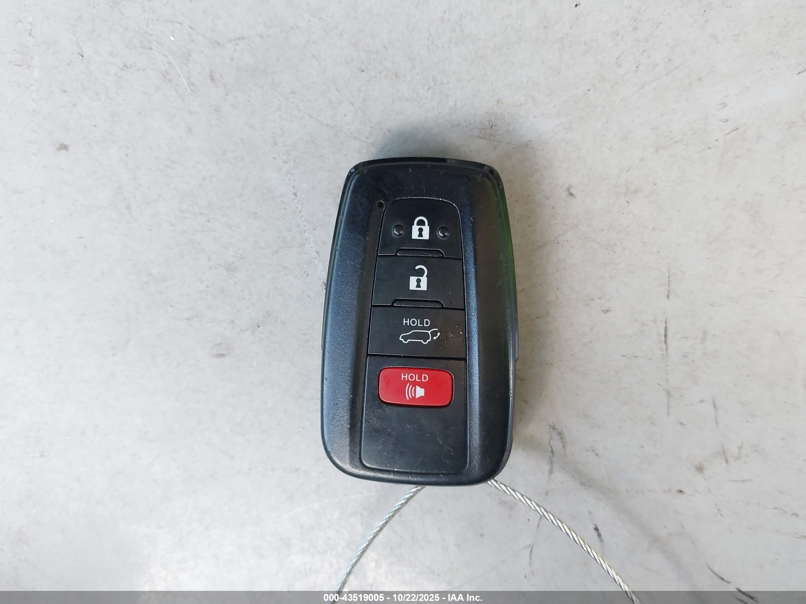 TOYOTA RAV4 image 11
