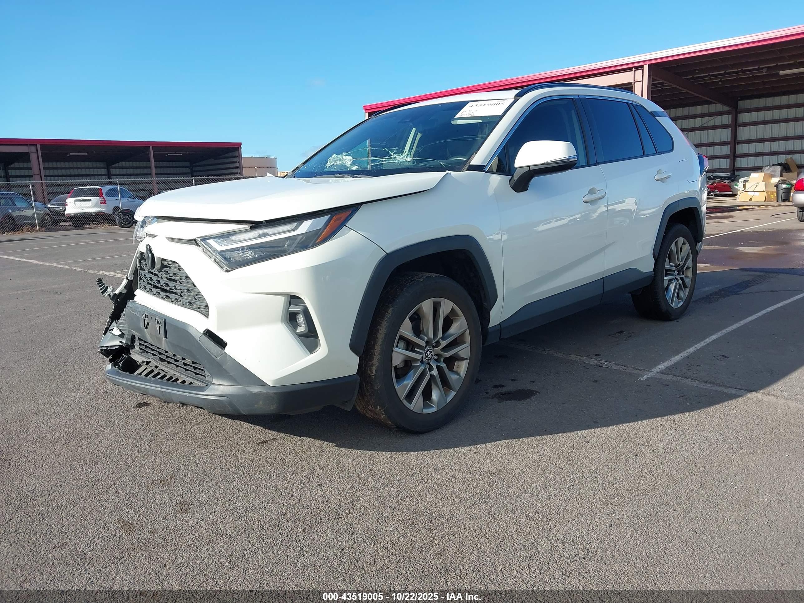 TOYOTA RAV4 image 2