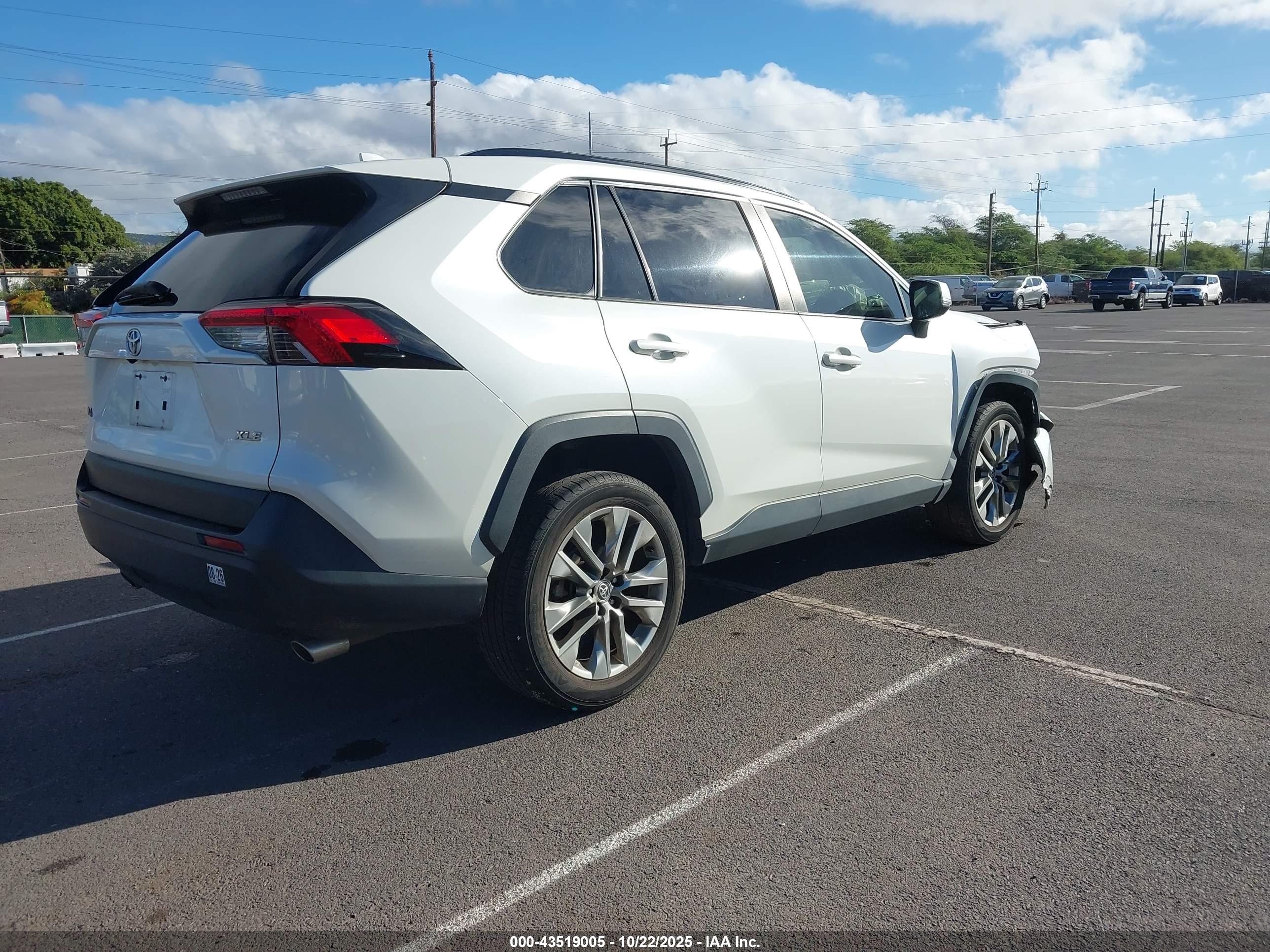 TOYOTA RAV4 image 4