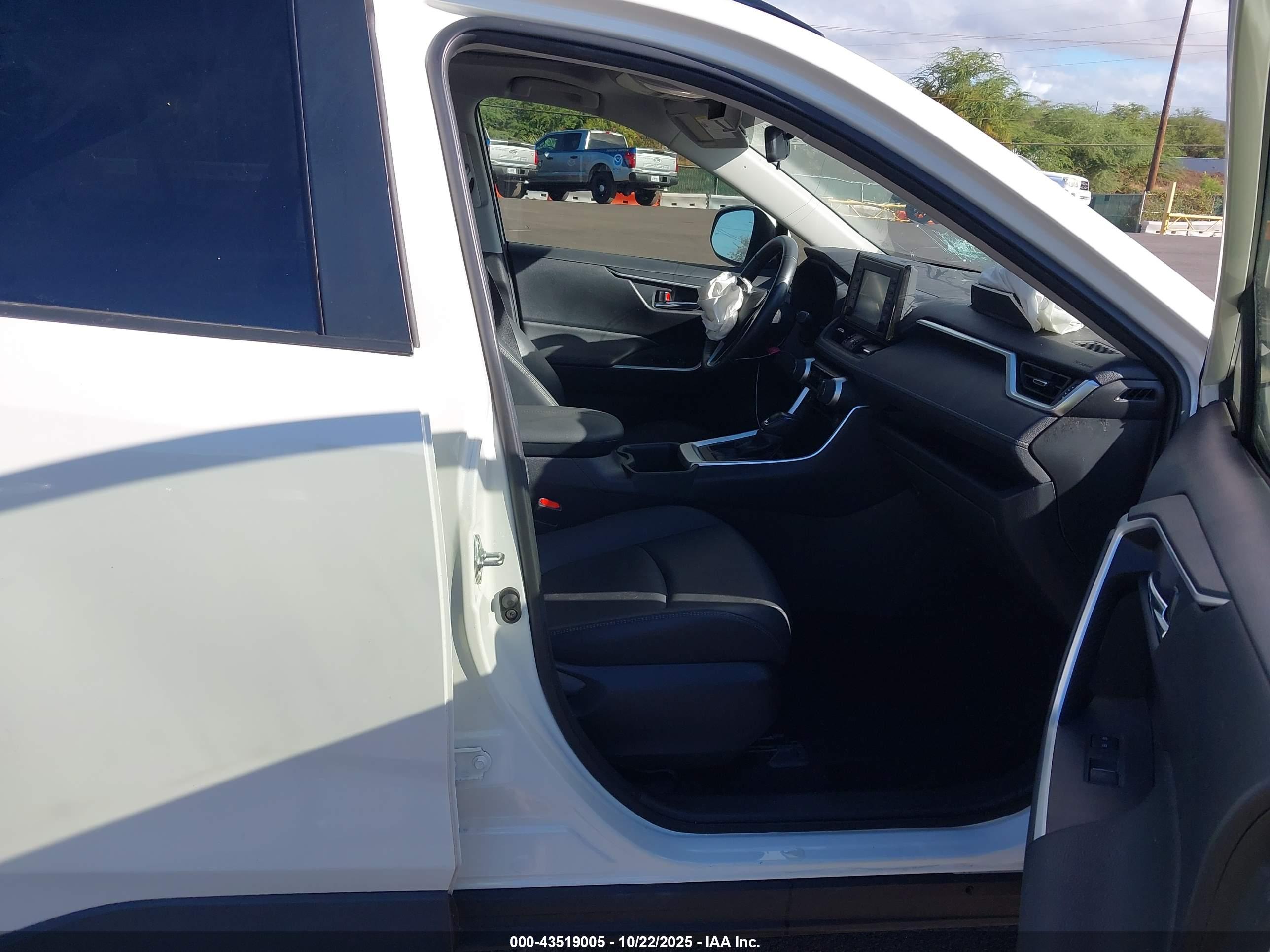 TOYOTA RAV4 image 5