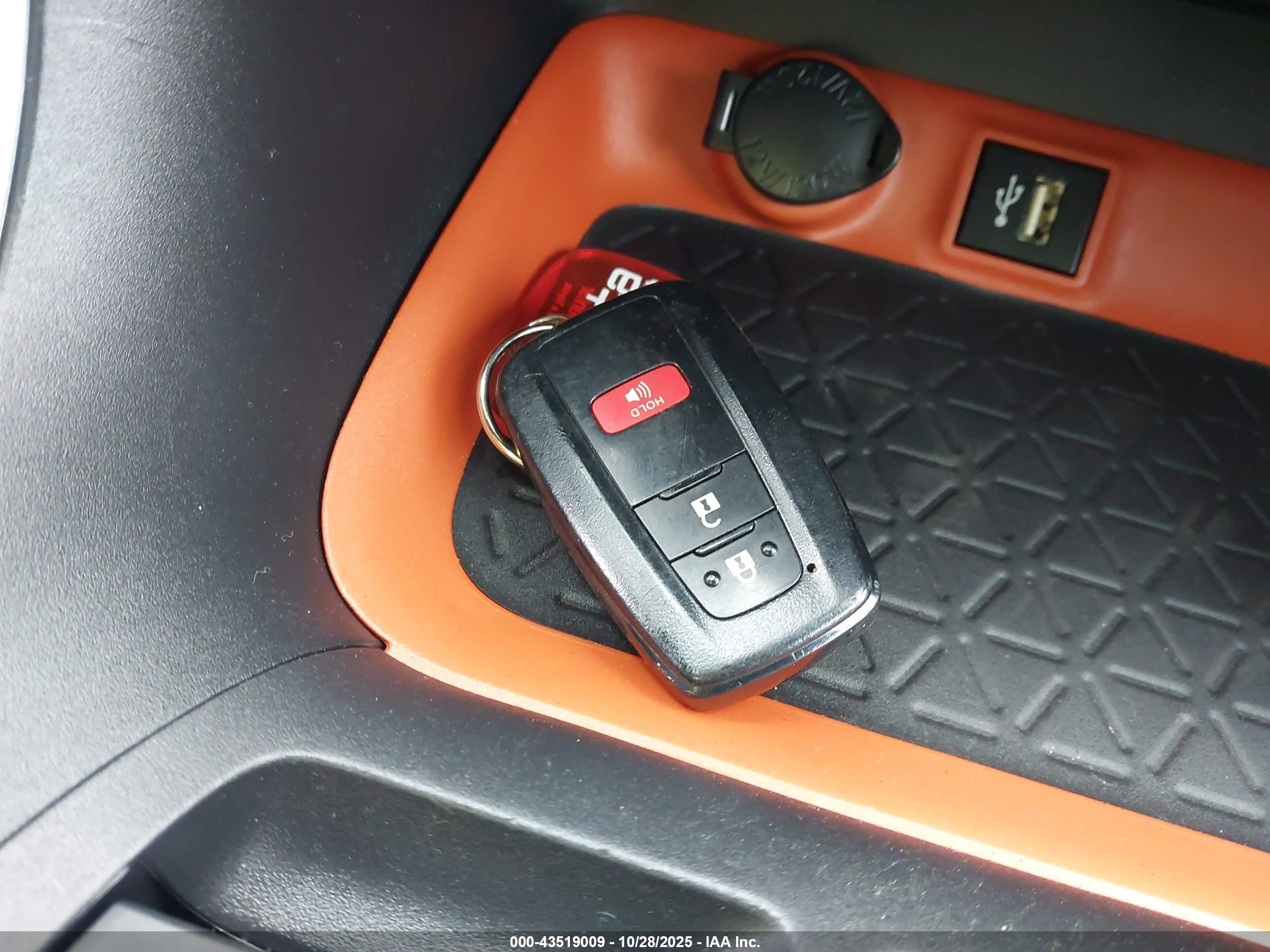 TOYOTA RAV4 image 11