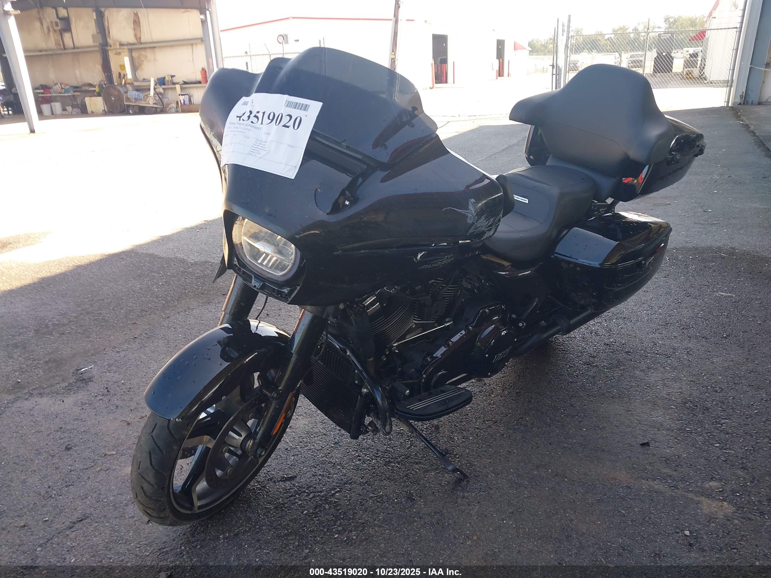 HARLEY-DAVIDSON FLHX image 2